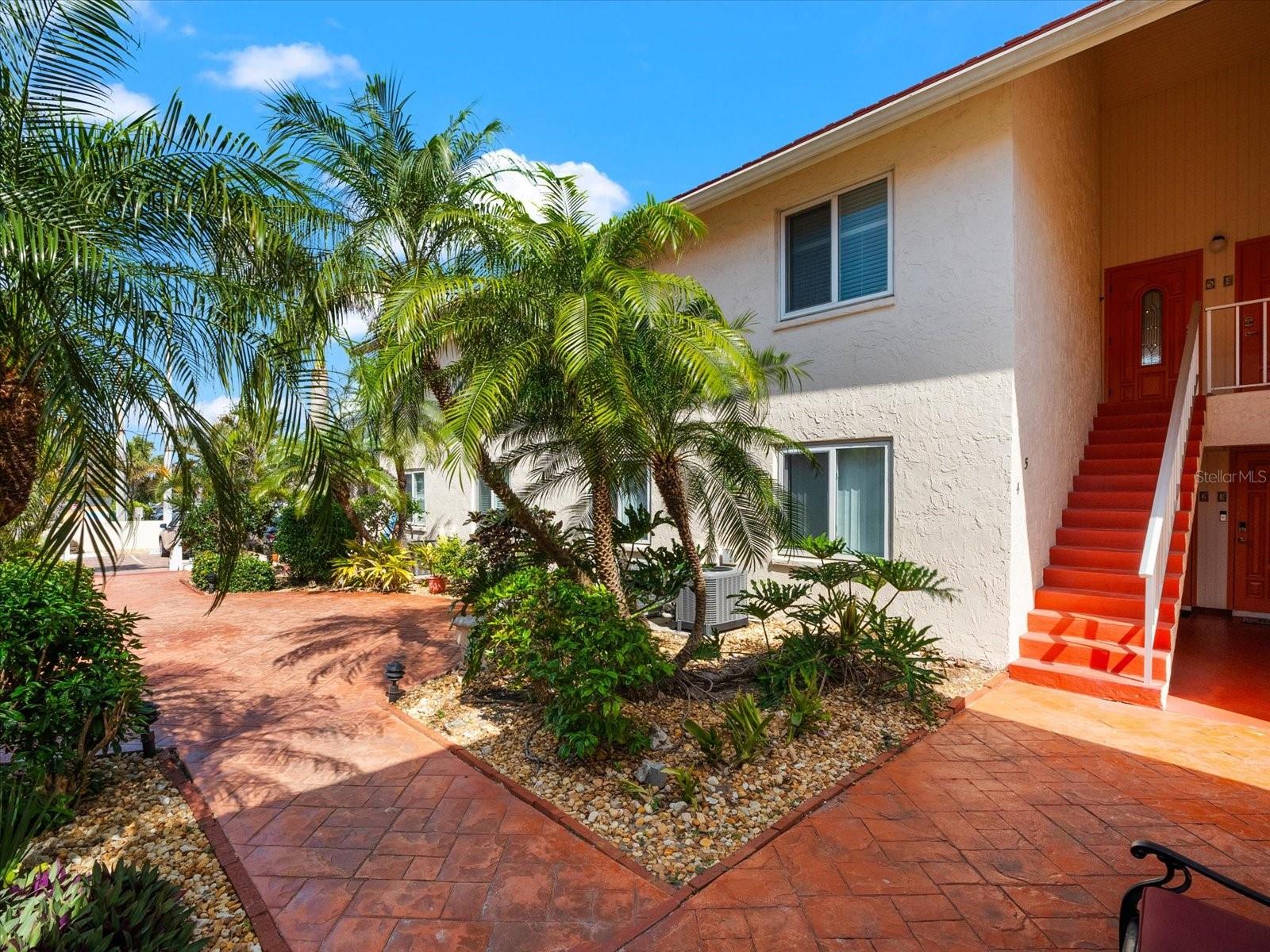 6708 SARASEA CIR #202 — photo 2