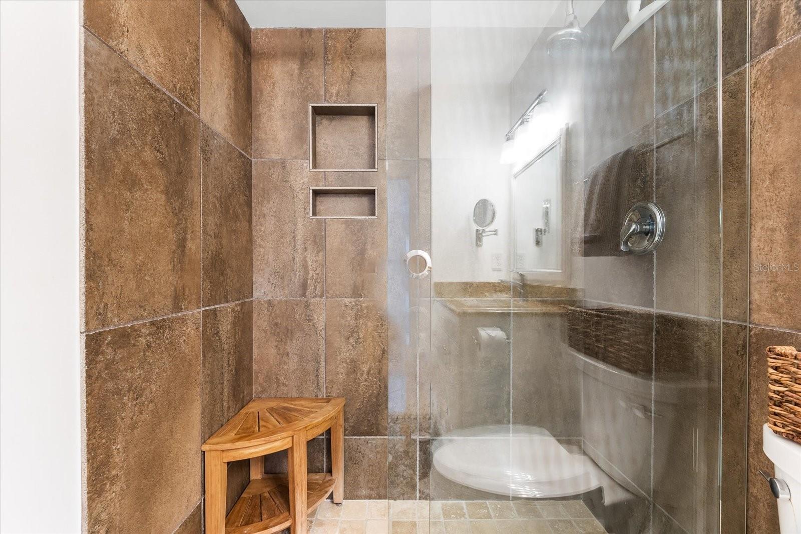 6708 SARASEA CIR #202 — photo 23