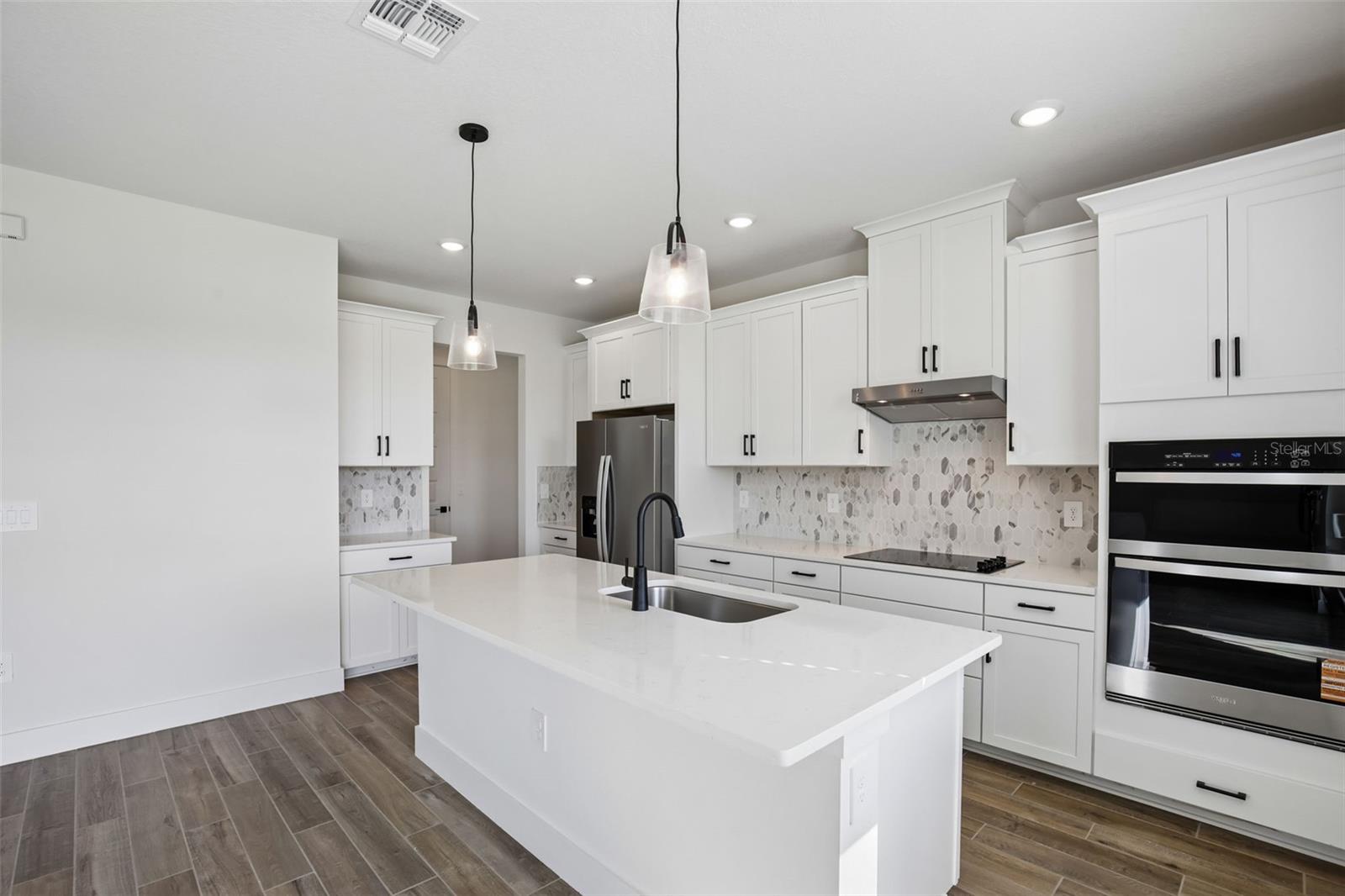 184 SHADY EDGE LOOP — photo 11