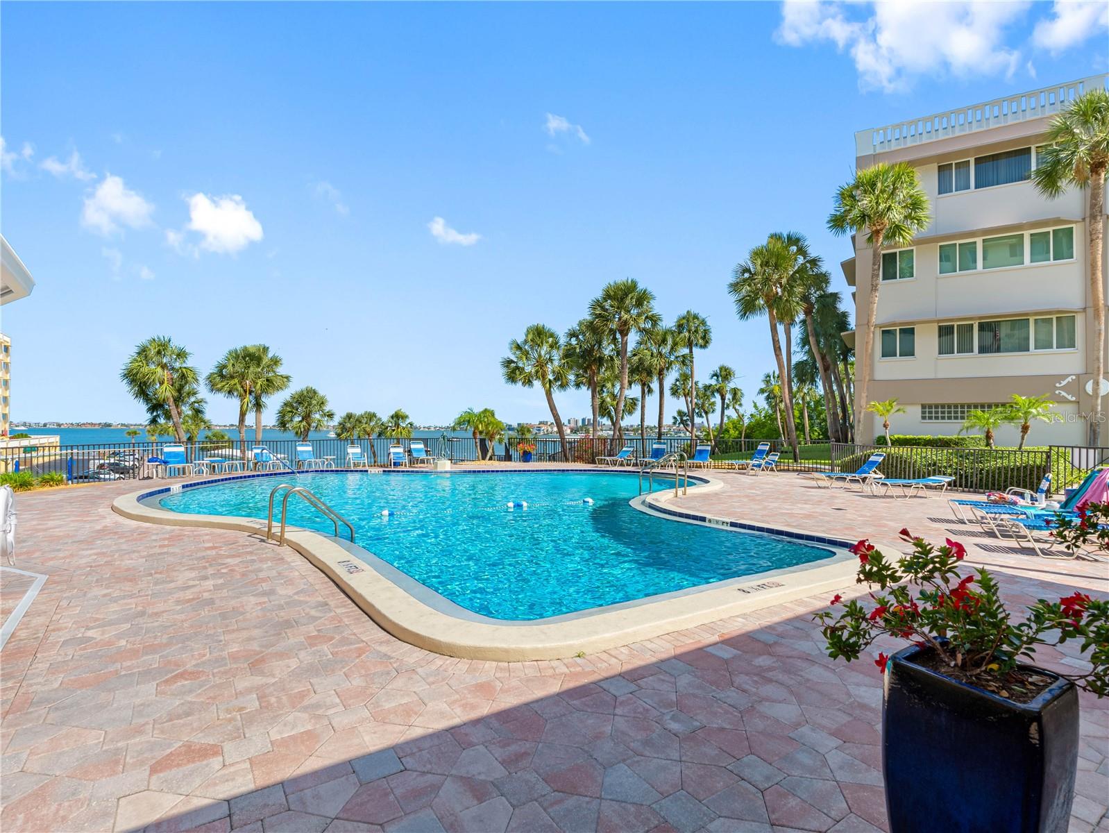 100 BLUFF VIEW DR #404C — photo 8