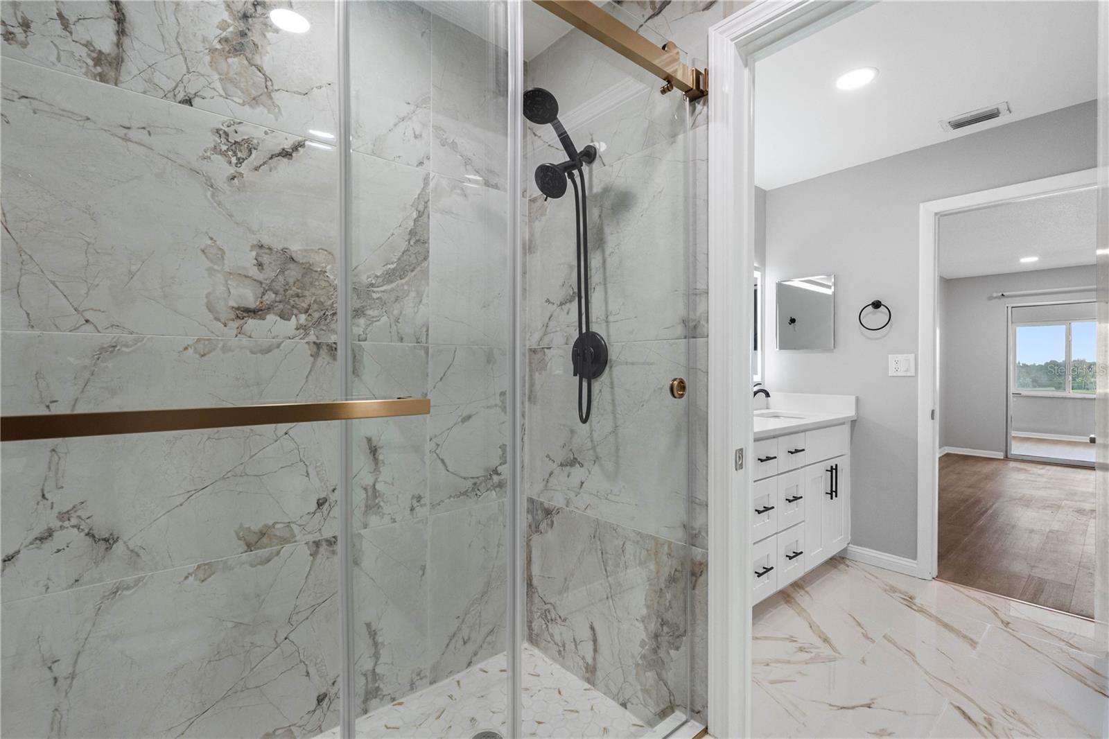 100 BLUFF VIEW DR #404C — photo 35