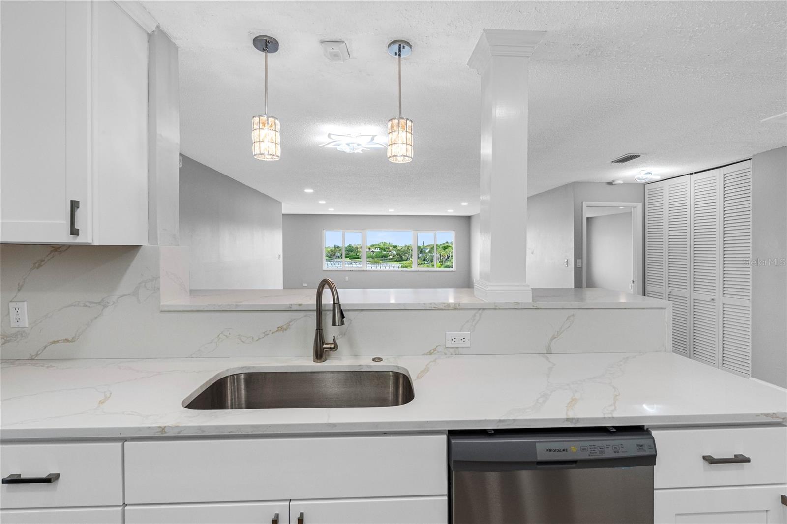 100 BLUFF VIEW DR #404C — photo 15
