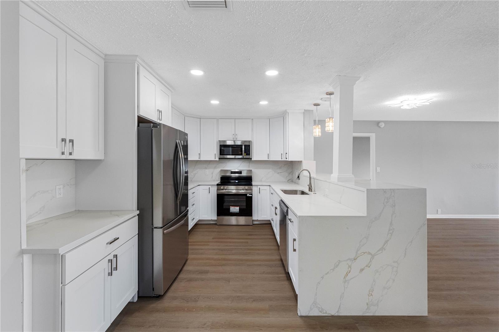 100 BLUFF VIEW DR #404C — photo 13