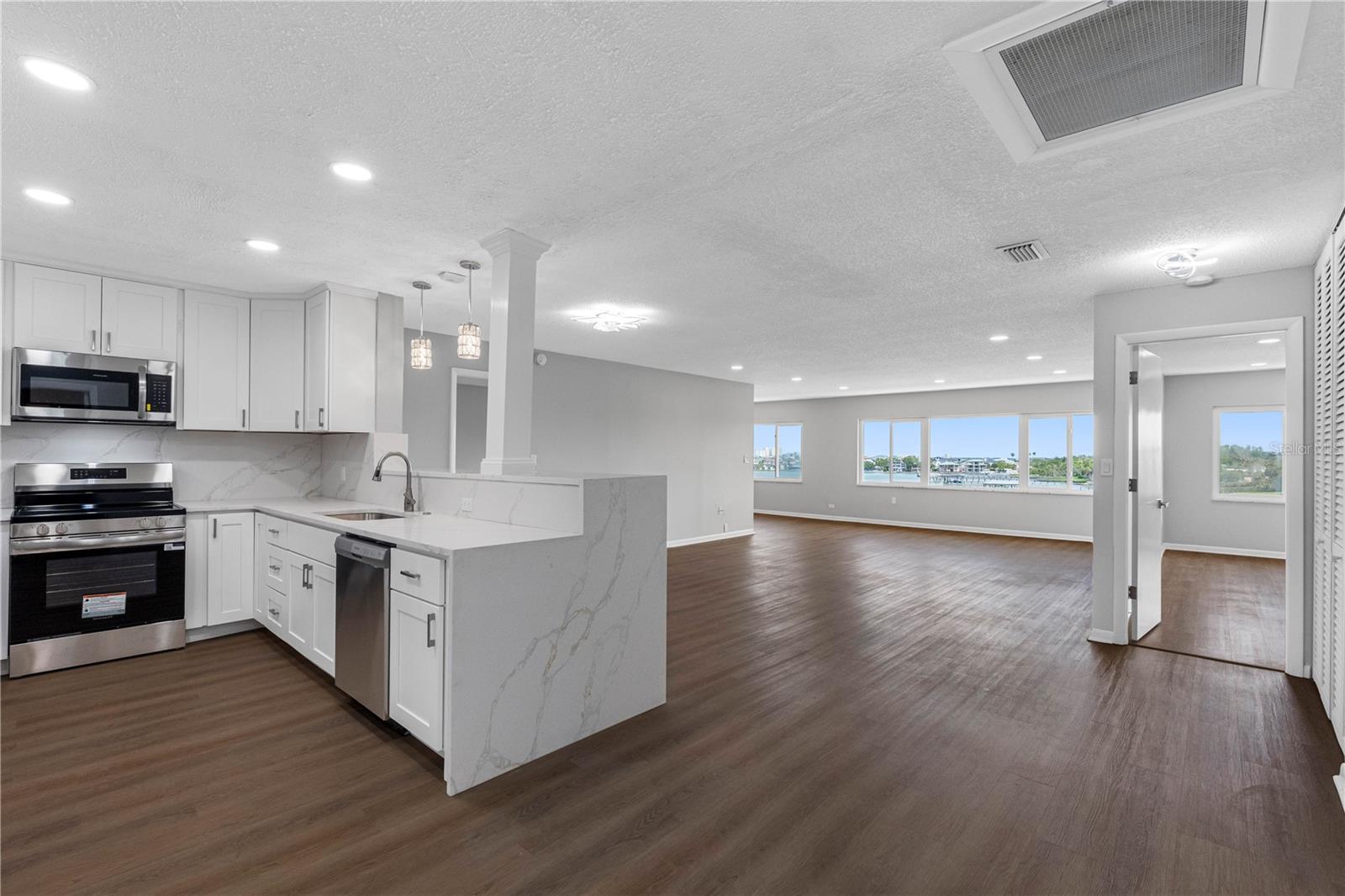 100 BLUFF VIEW DR #404C — photo 17