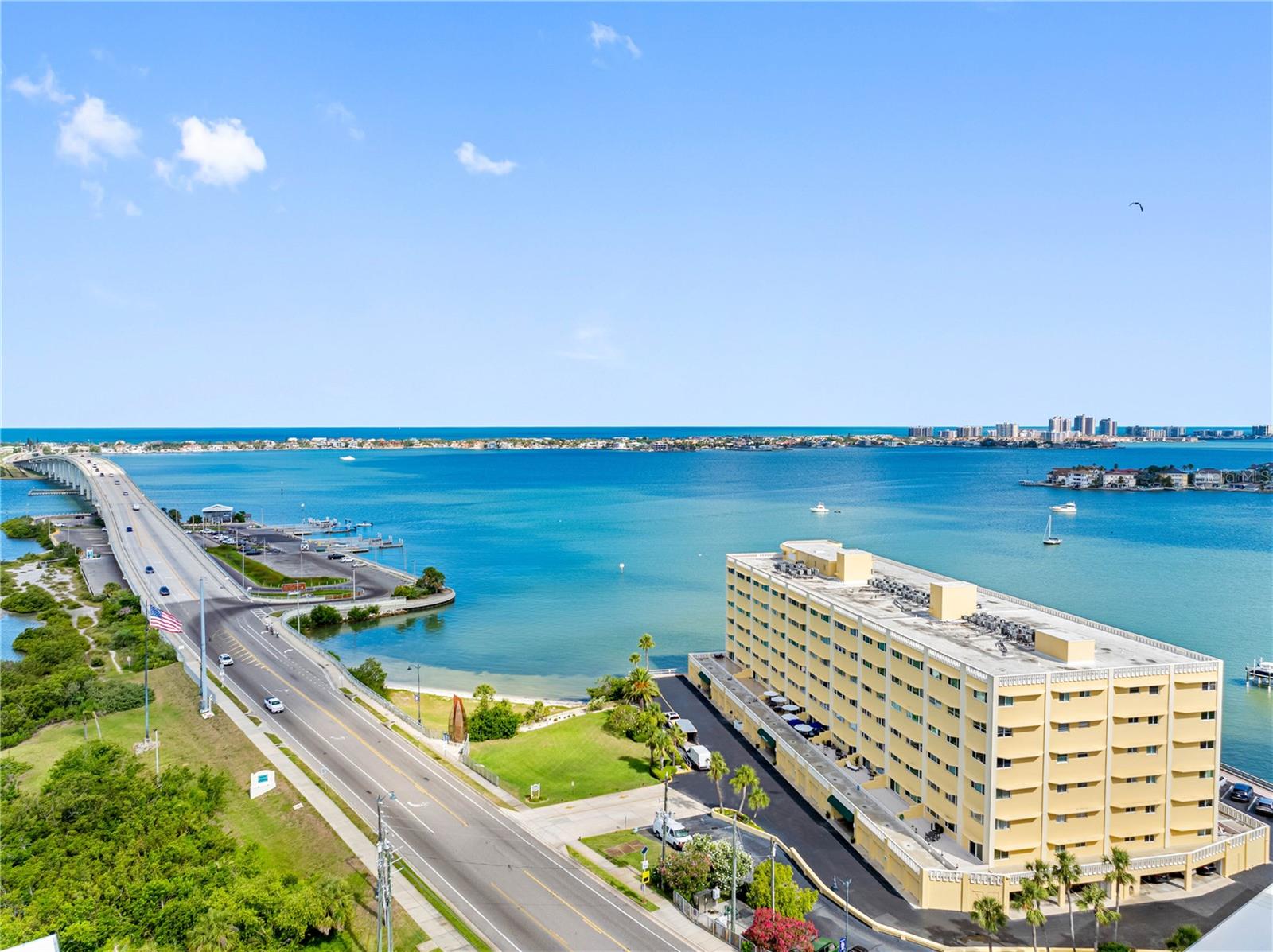 100 BLUFF VIEW DR #404C — photo 2