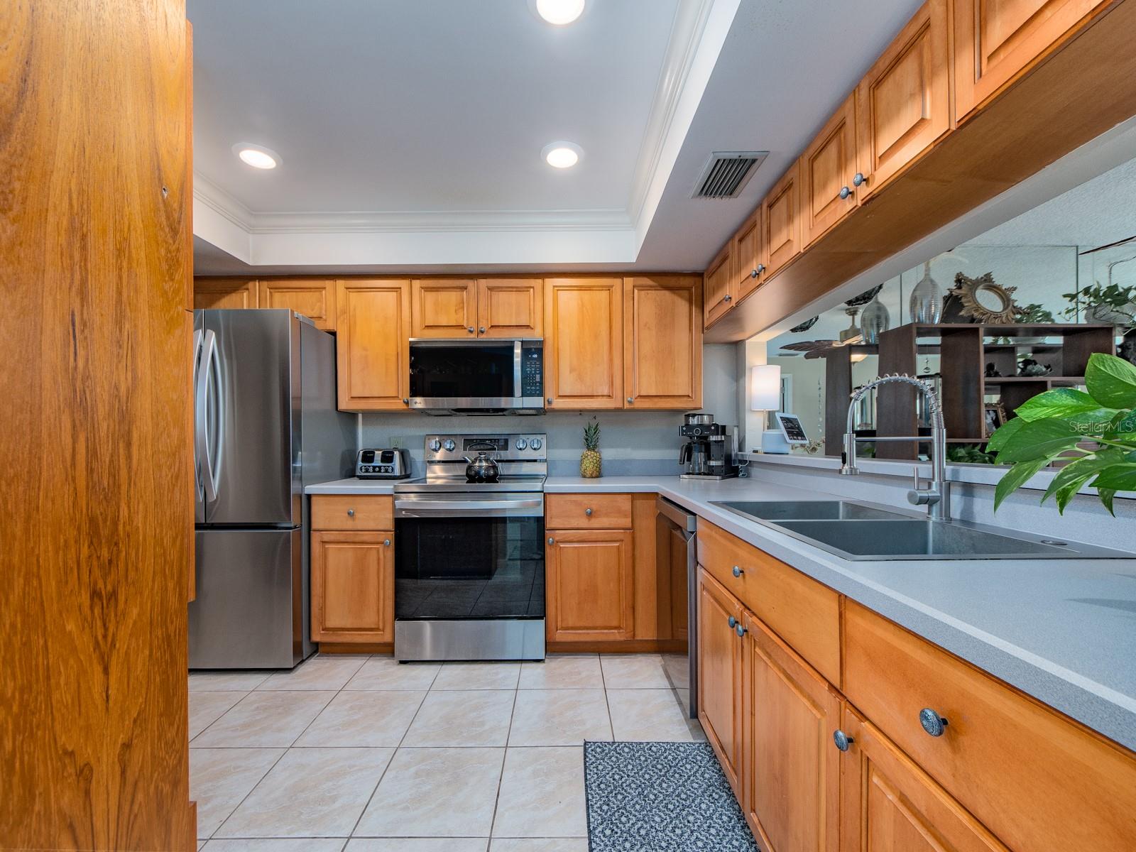 610 ISLAND WAY #407 — photo 10