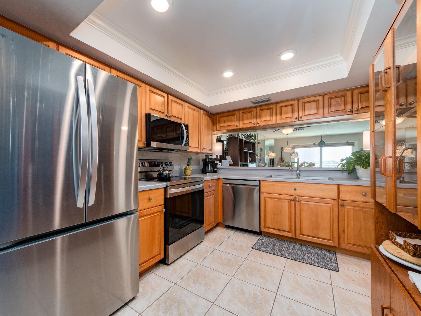 610 ISLAND WAY #407 — photo 2