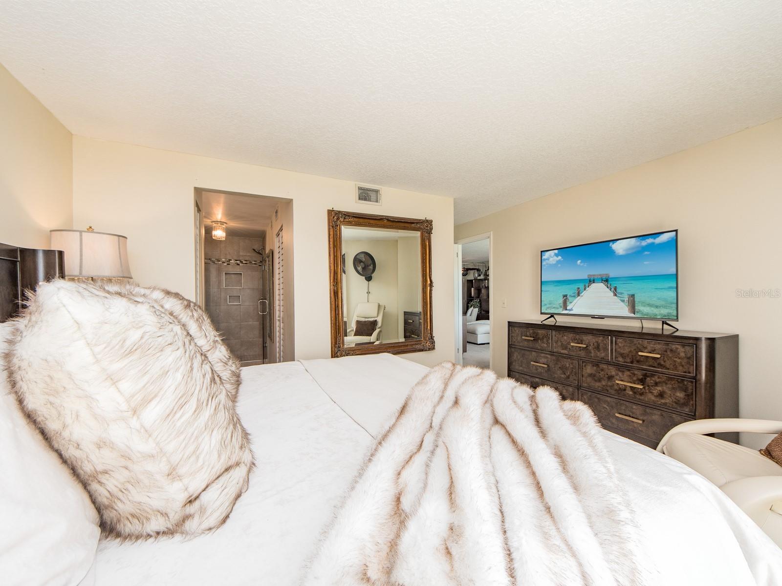 610 ISLAND WAY #407 — photo 20