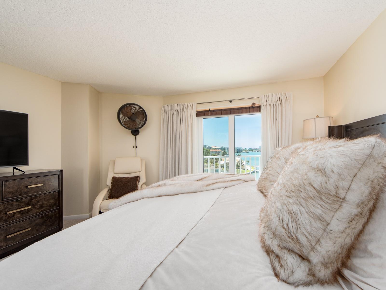 610 ISLAND WAY #407 — photo 19