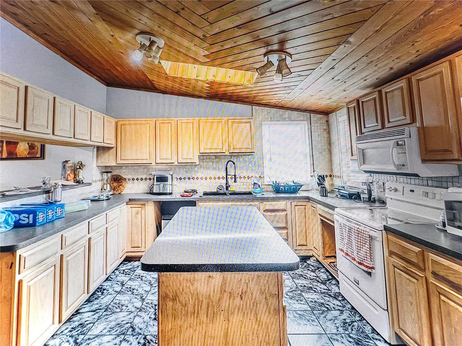 5543 MOOG RD — photo 8