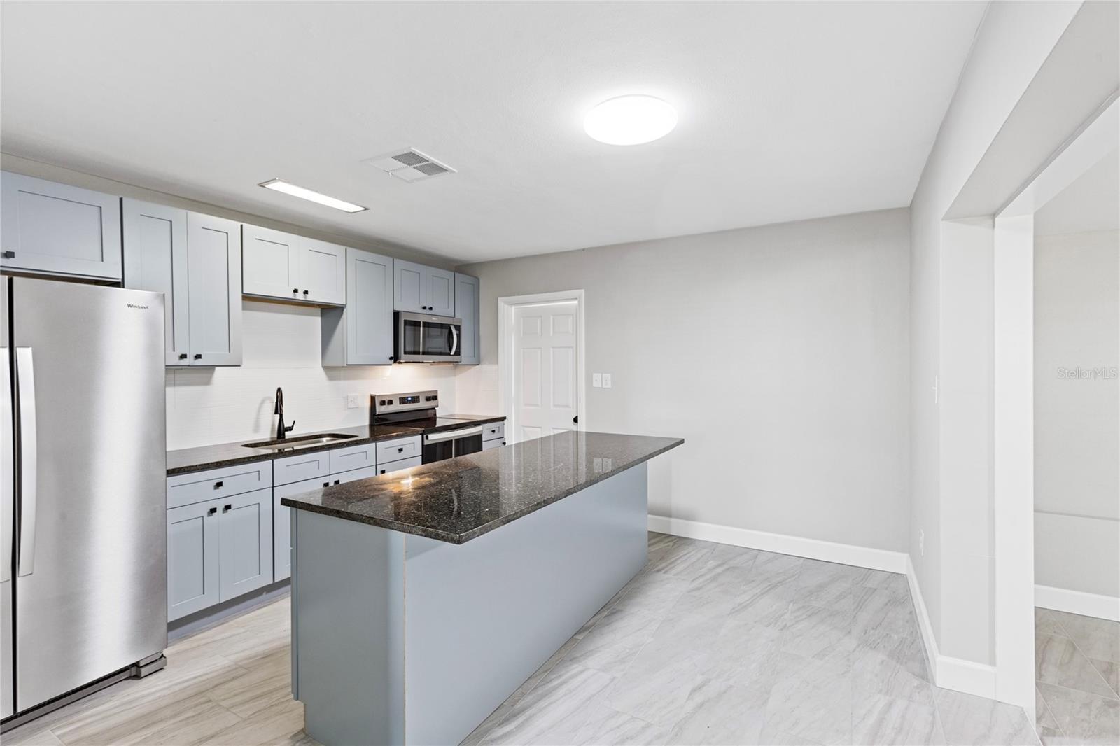 804 S EVERGREEN AVE — photo 14