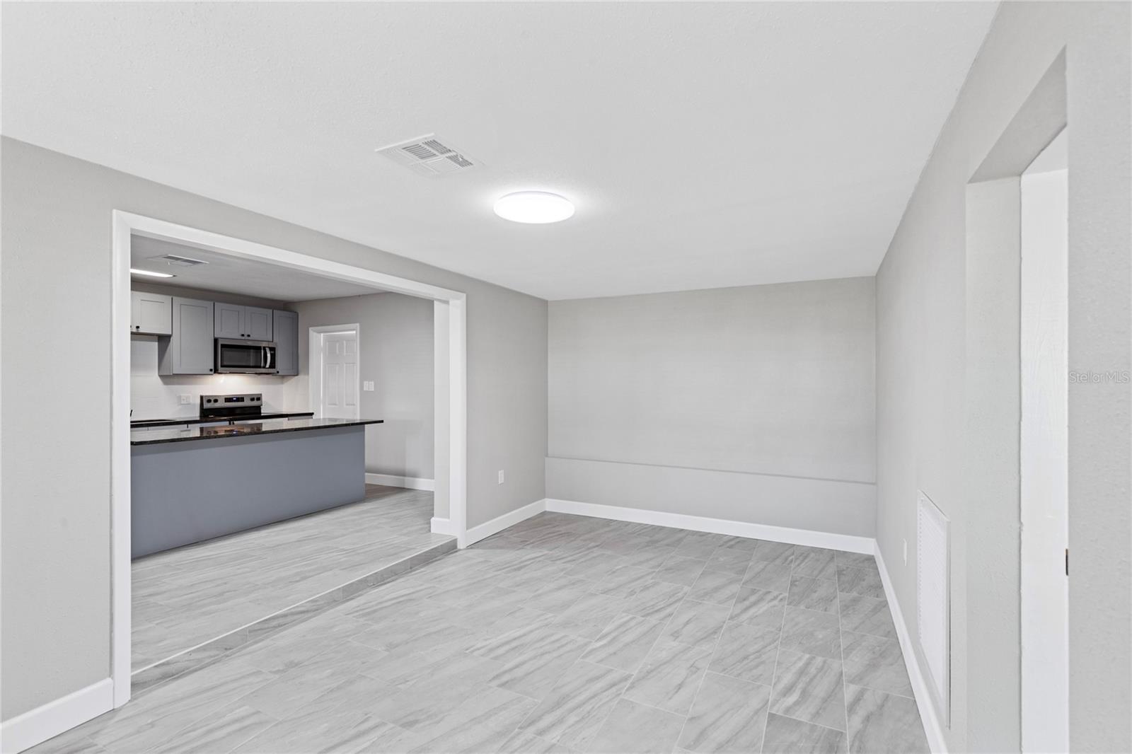 804 S EVERGREEN AVE — photo 17