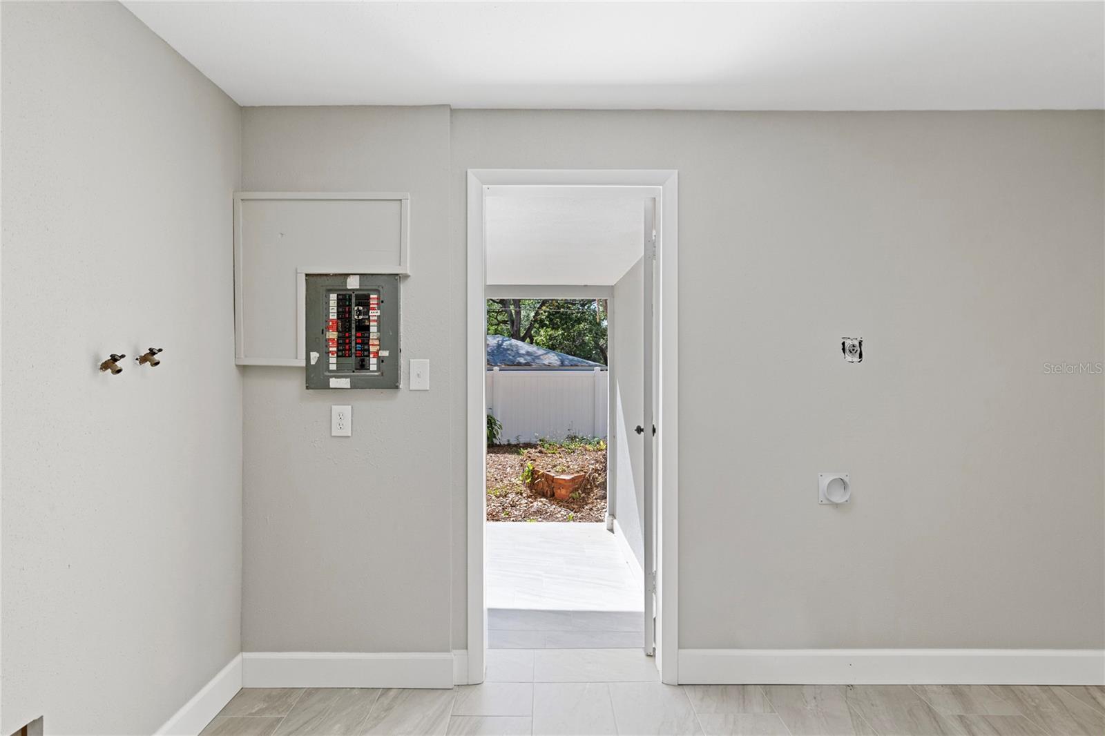 804 S EVERGREEN AVE — photo 39