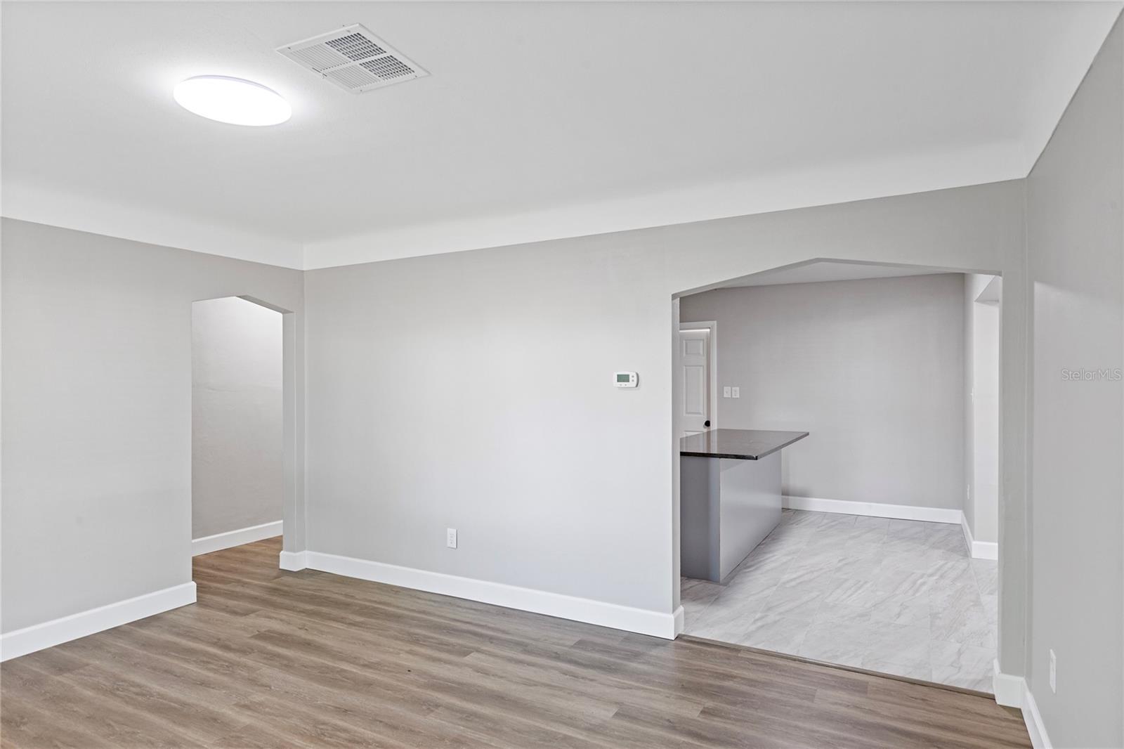 804 S EVERGREEN AVE — photo 23