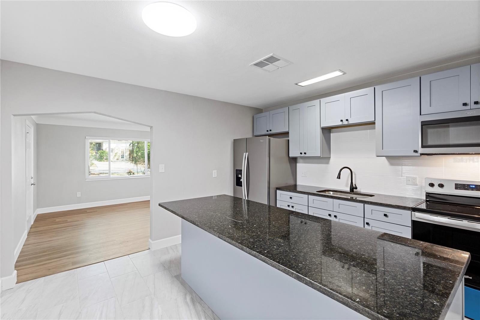 804 S EVERGREEN AVE — photo 13