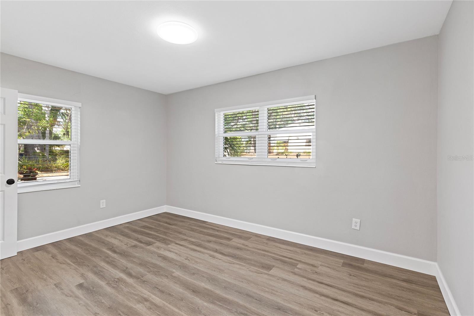 804 S EVERGREEN AVE — photo 37