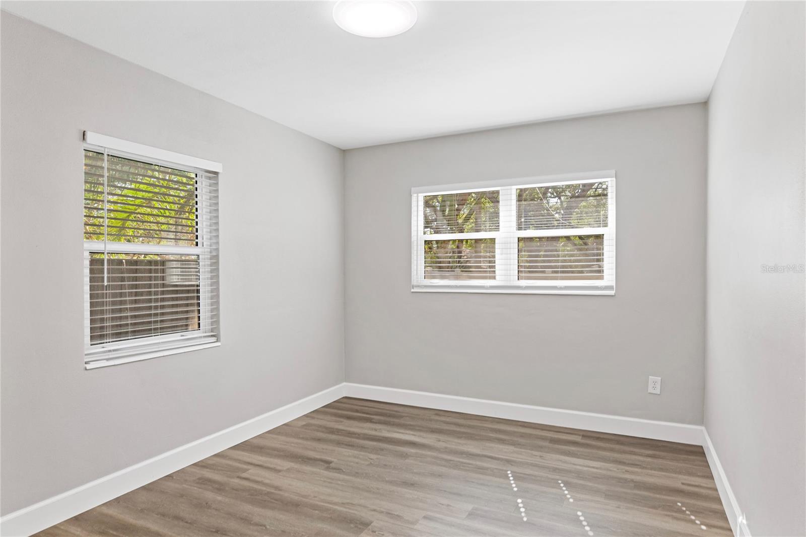 804 S EVERGREEN AVE — photo 35