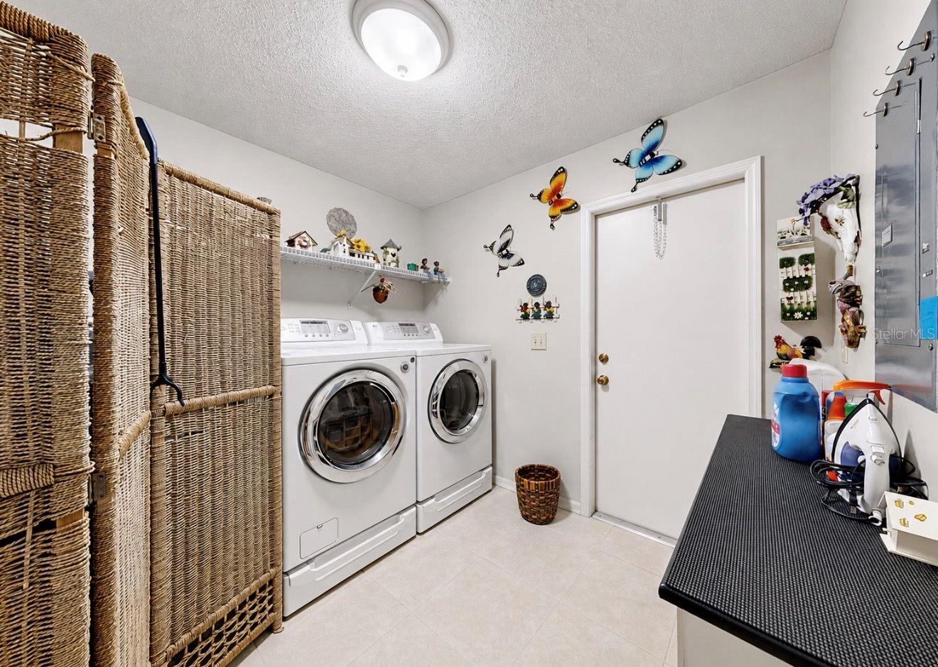 319 LINGER LN — photo 11