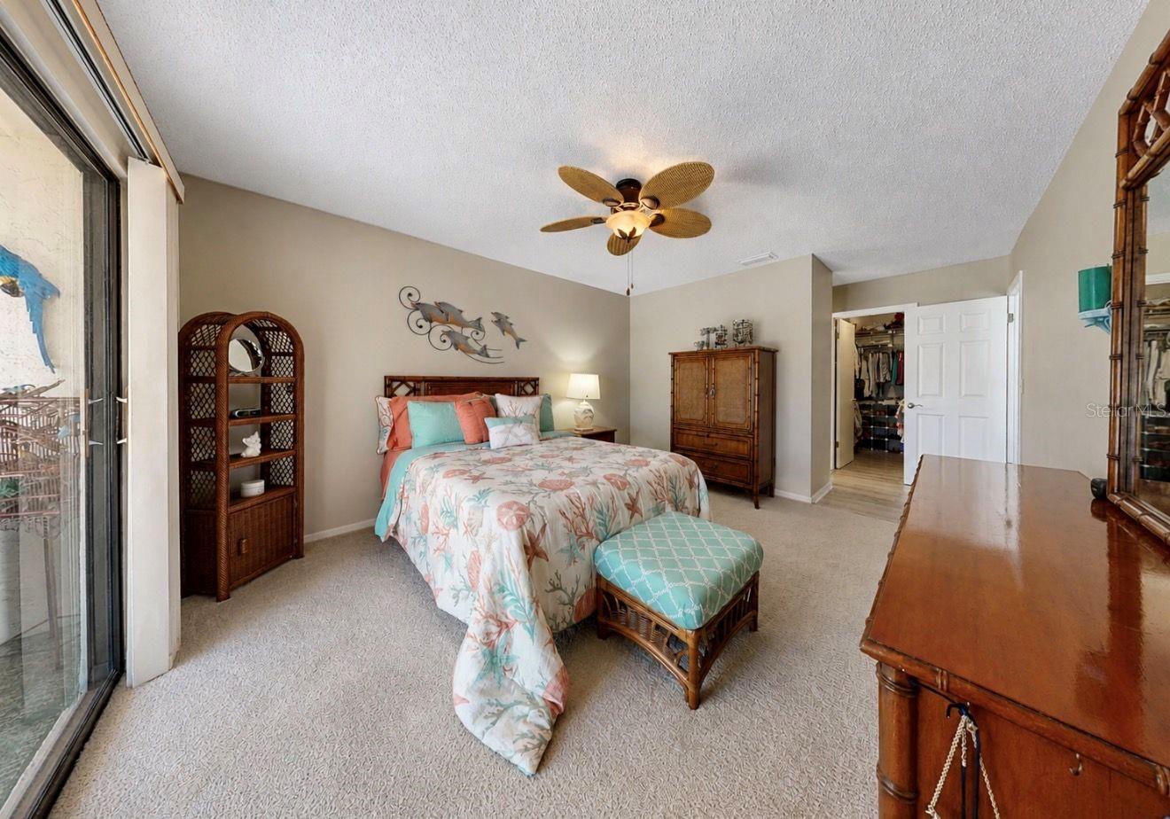 319 LINGER LN — photo 12
