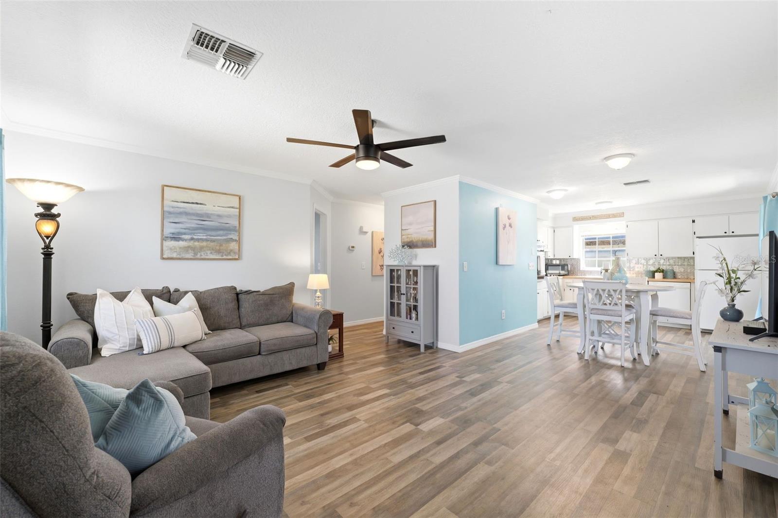 6129 ELMHURST DR — photo 2