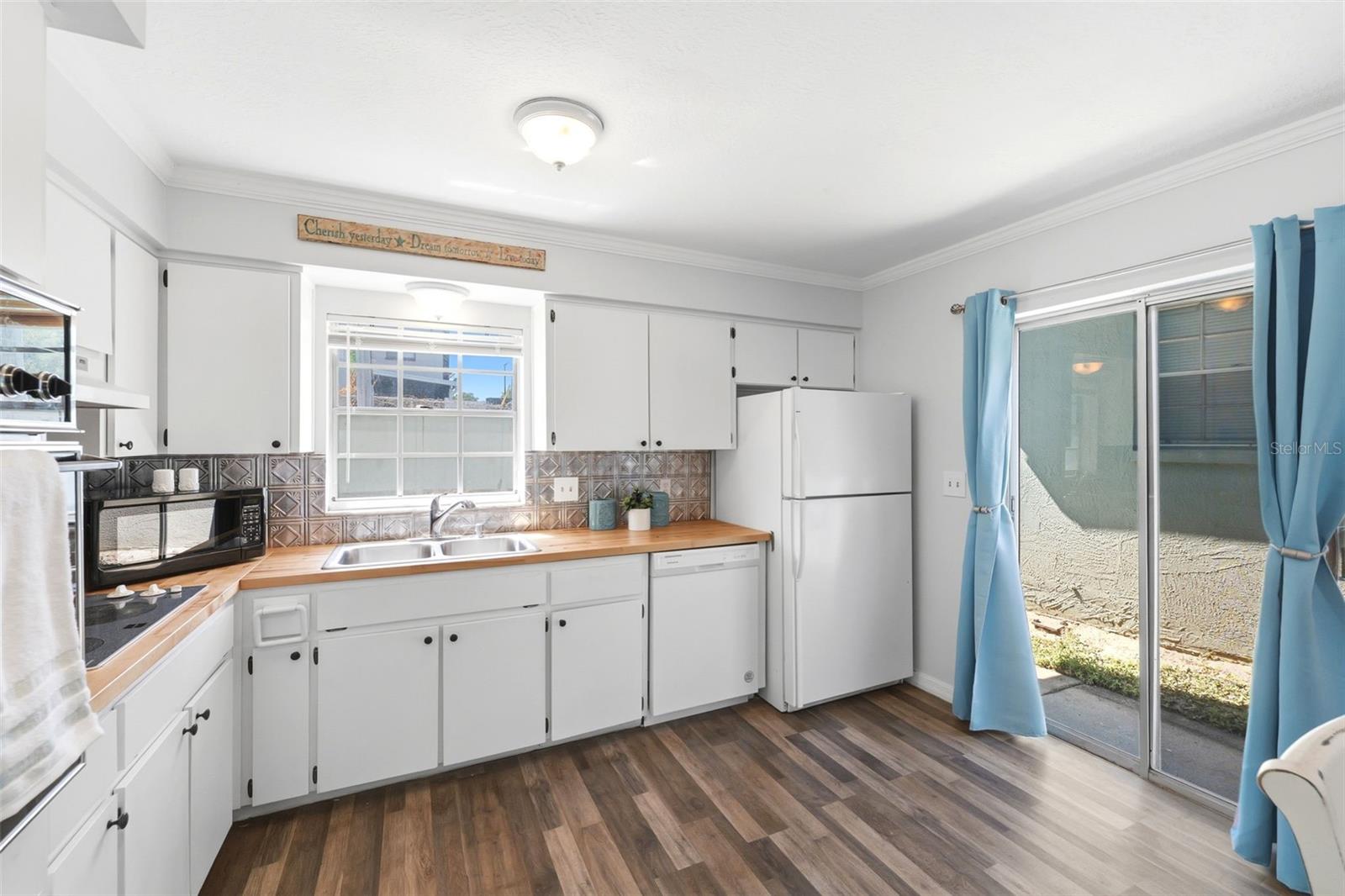 6129 ELMHURST DR — photo 8