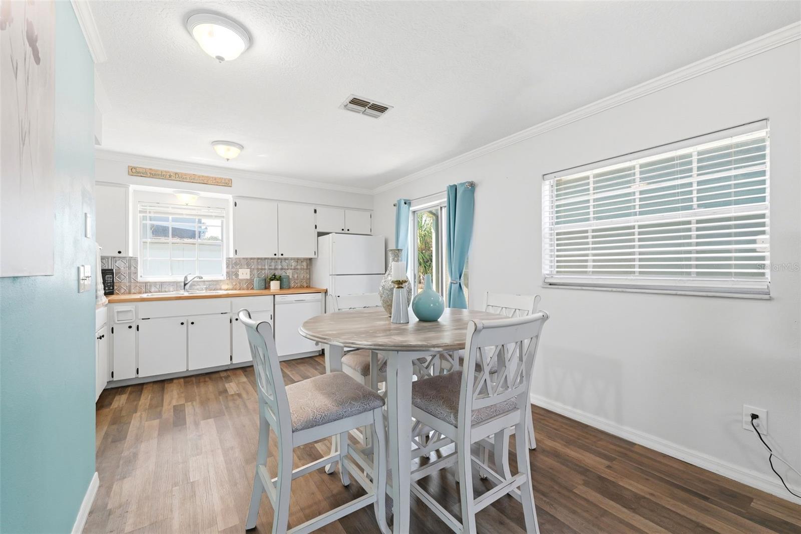 6129 ELMHURST DR — photo 5