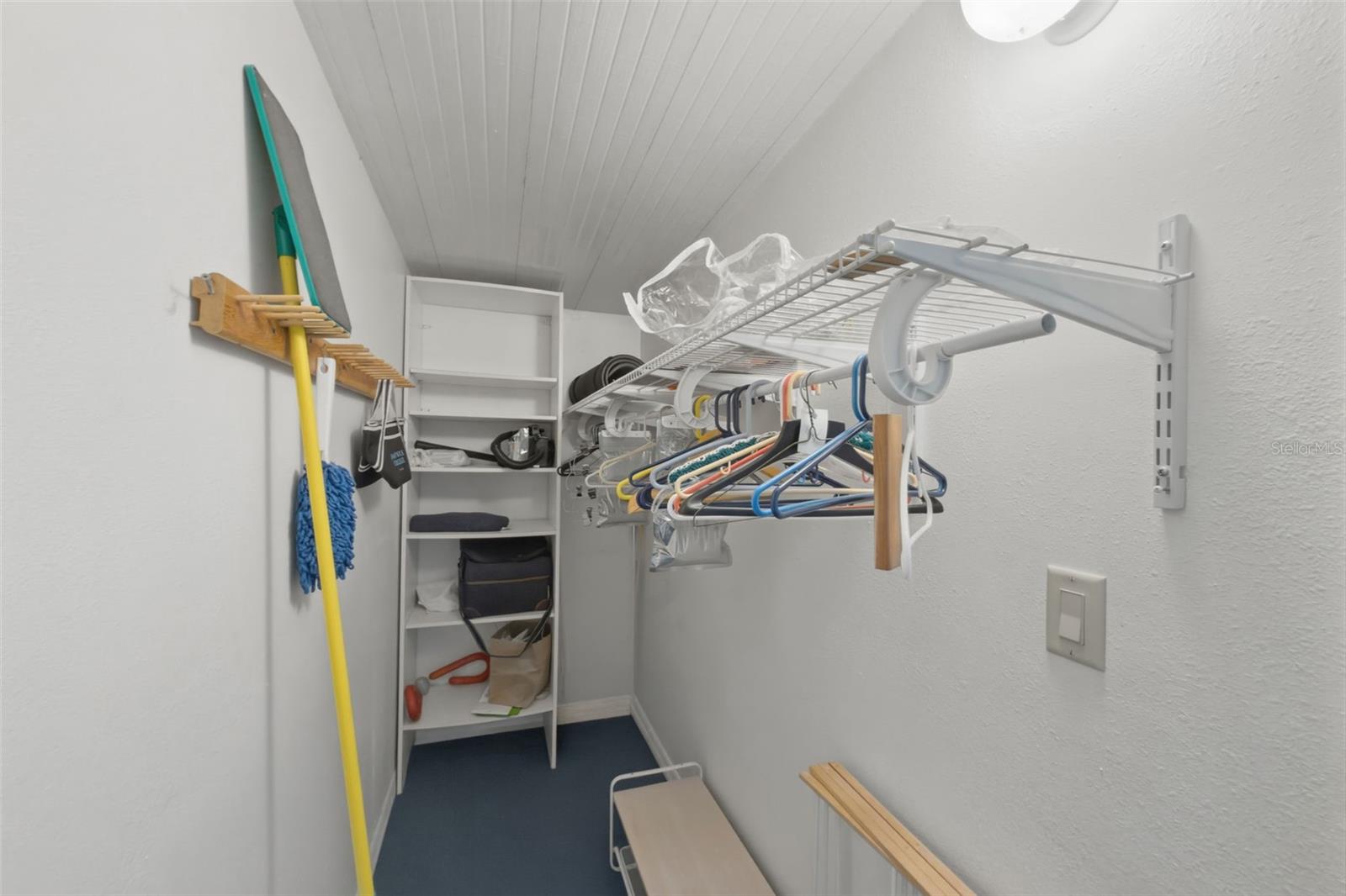 209 VISTORIA DR — photo 14