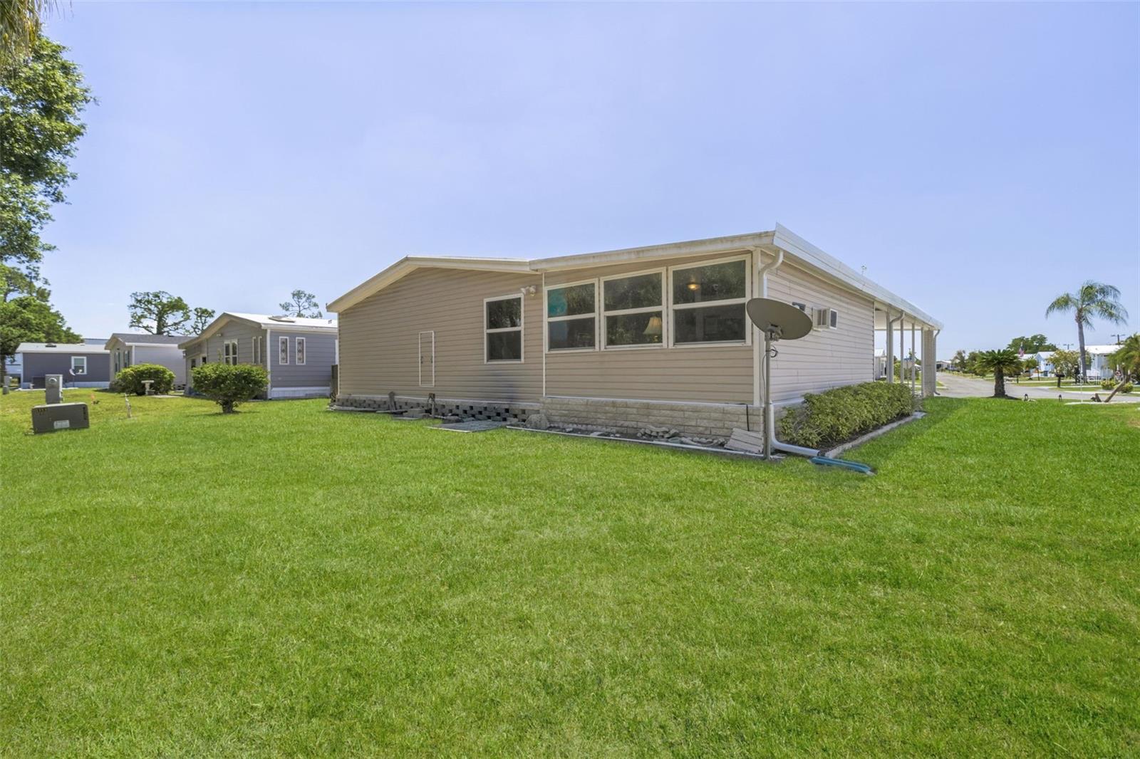 209 VISTORIA DR — photo 32