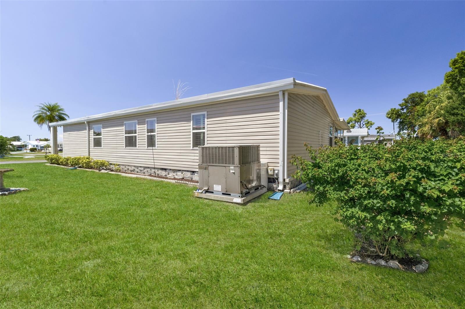 209 VISTORIA DR — photo 33