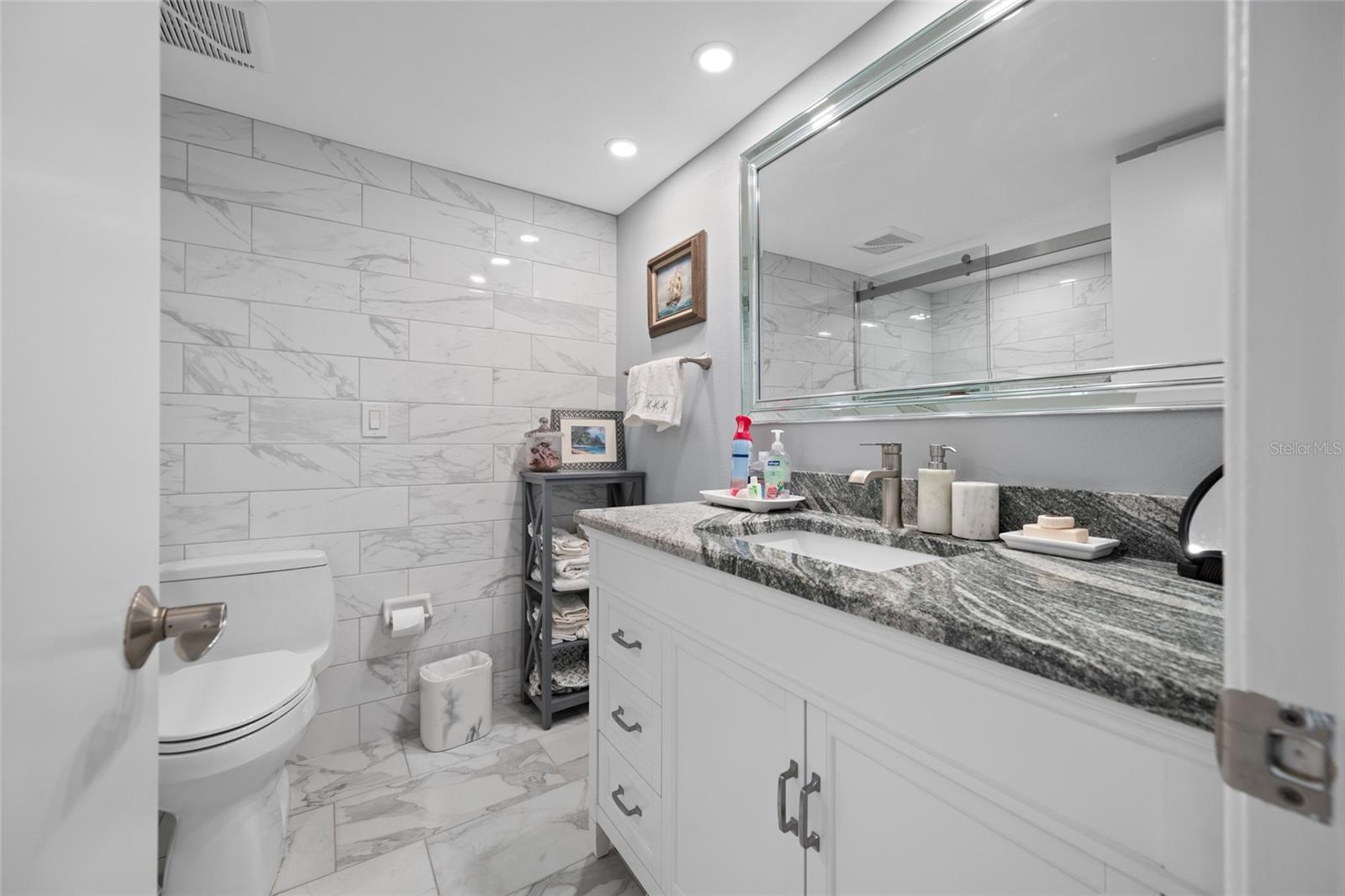 121 ISLAND WAY #323 — photo 33