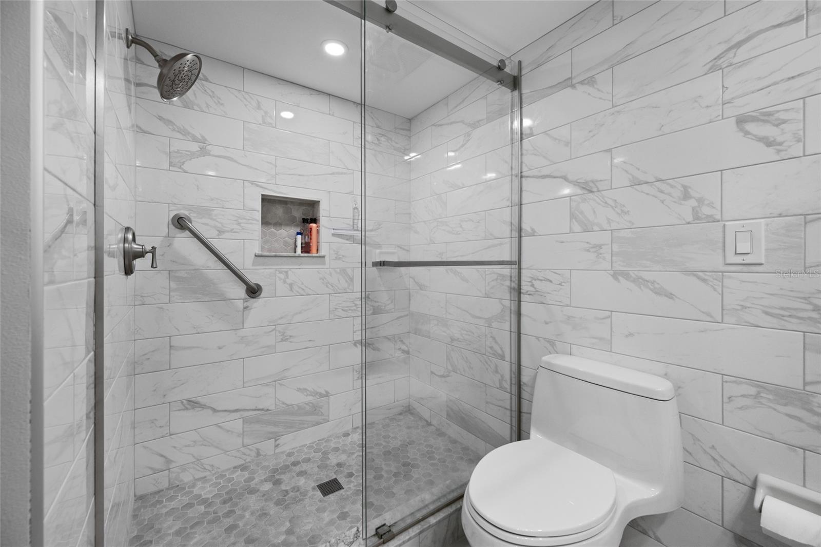 121 ISLAND WAY #323 — photo 34