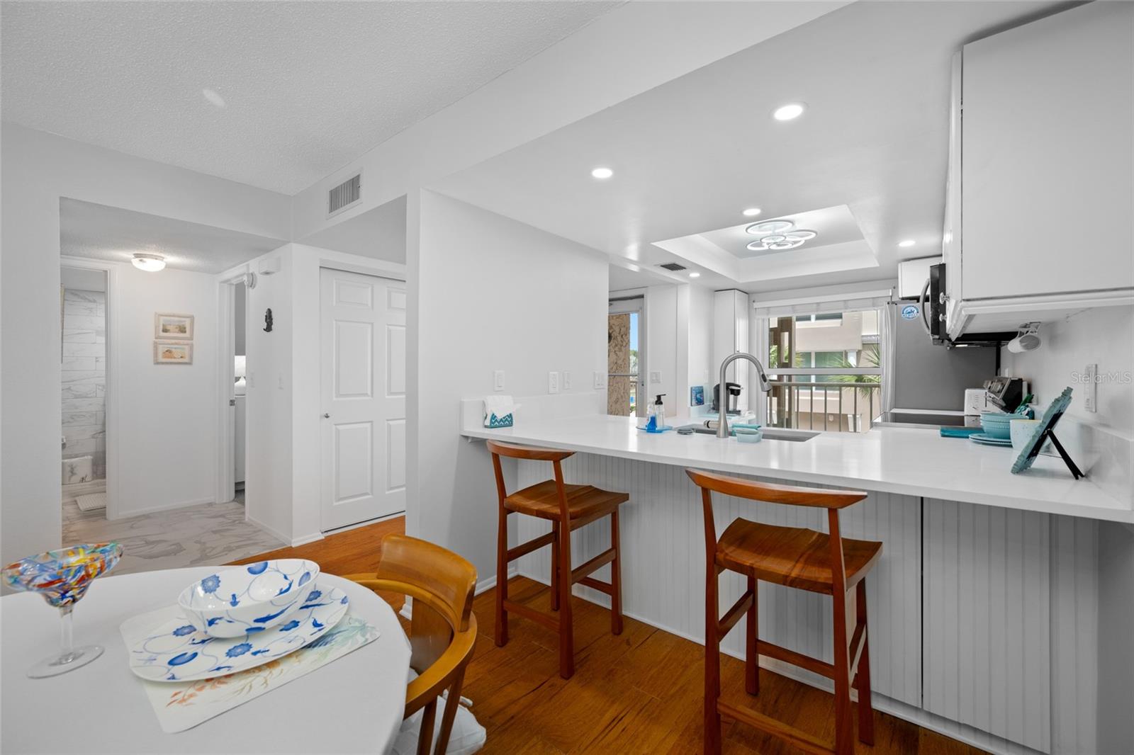 121 ISLAND WAY #323 — photo 8
