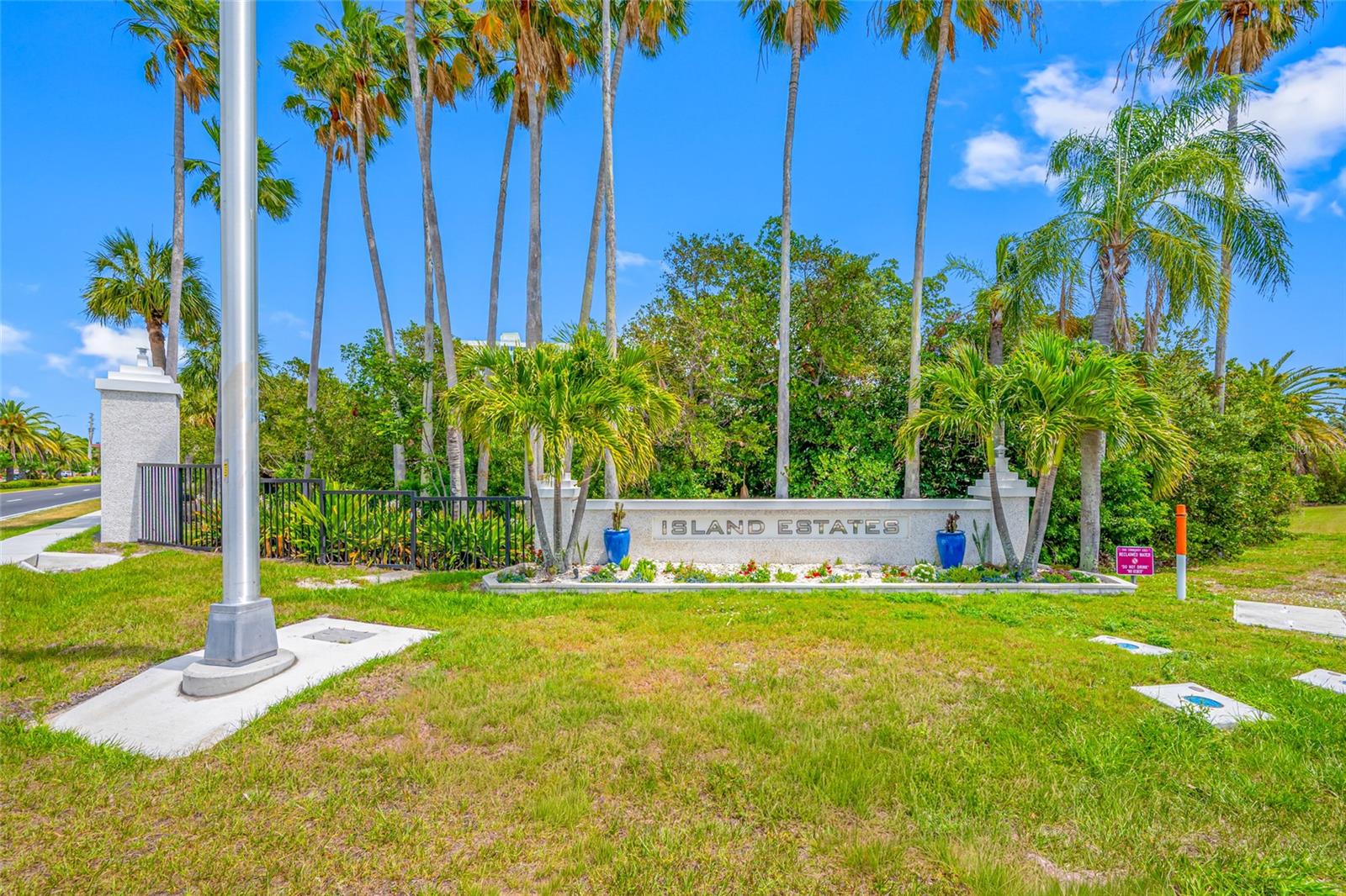 121 ISLAND WAY #323 — photo 47