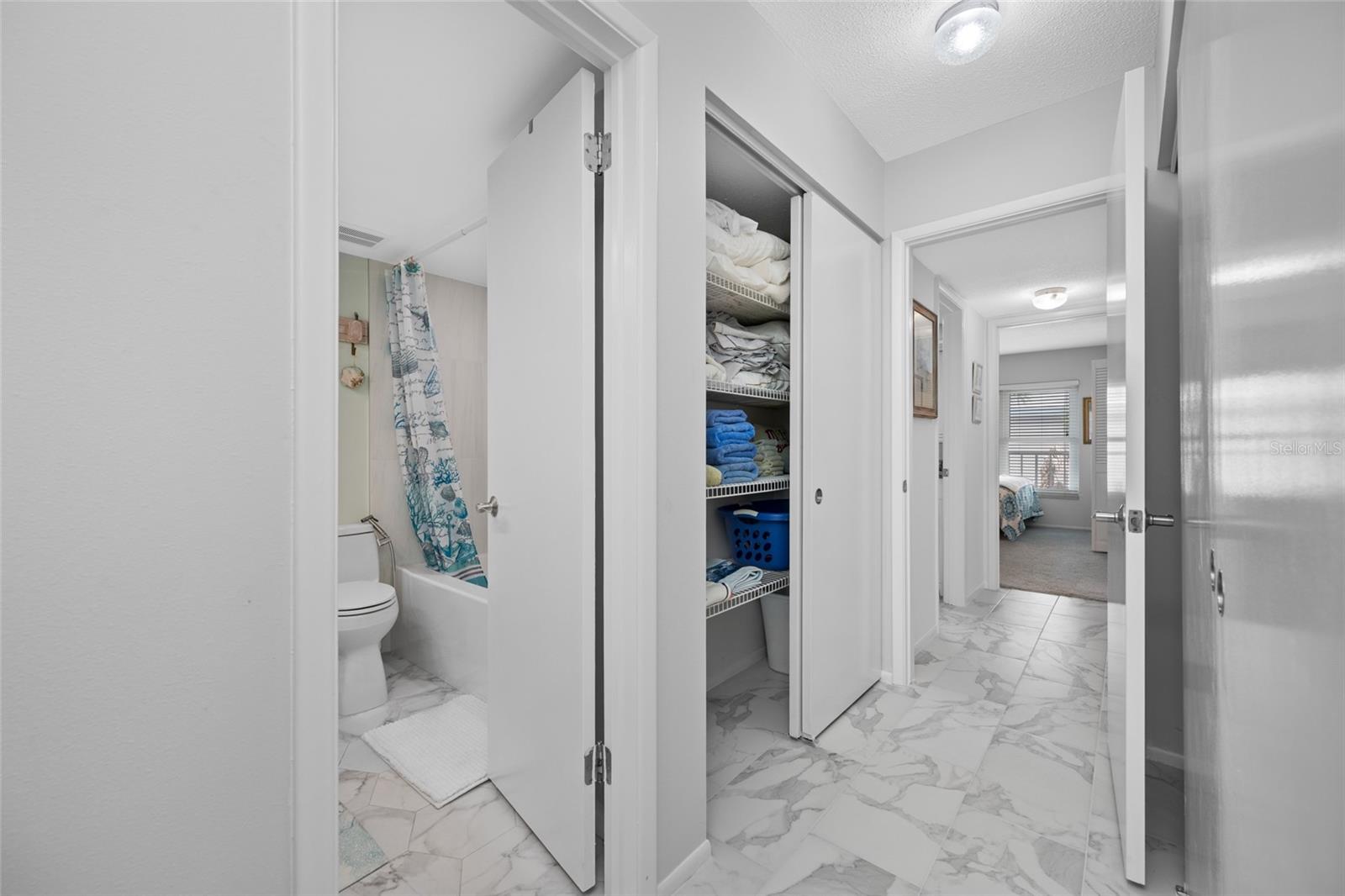 121 ISLAND WAY #323 — photo 35