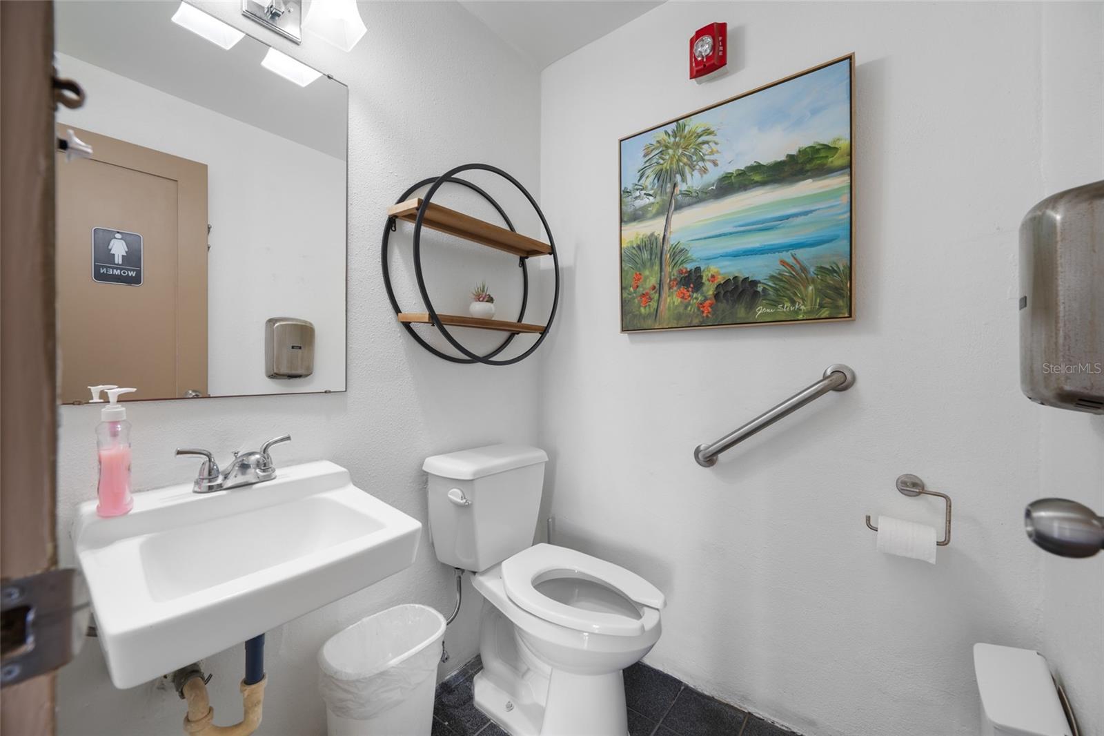 121 ISLAND WAY #323 — photo 39