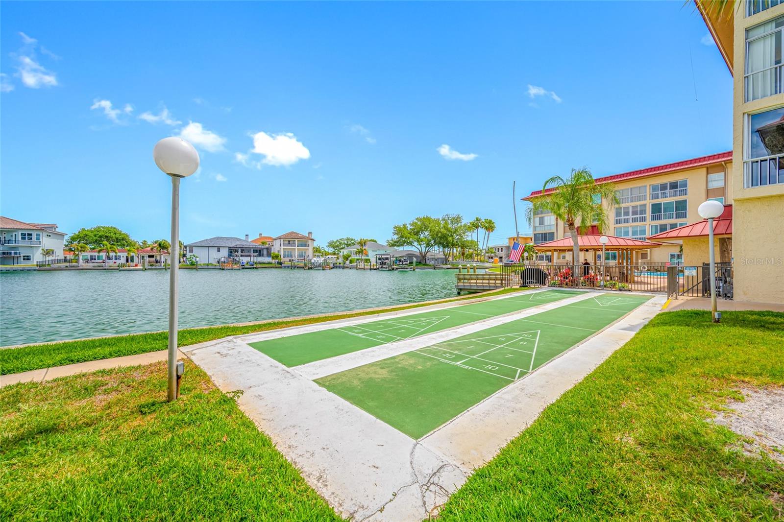 121 ISLAND WAY #323 — photo 43