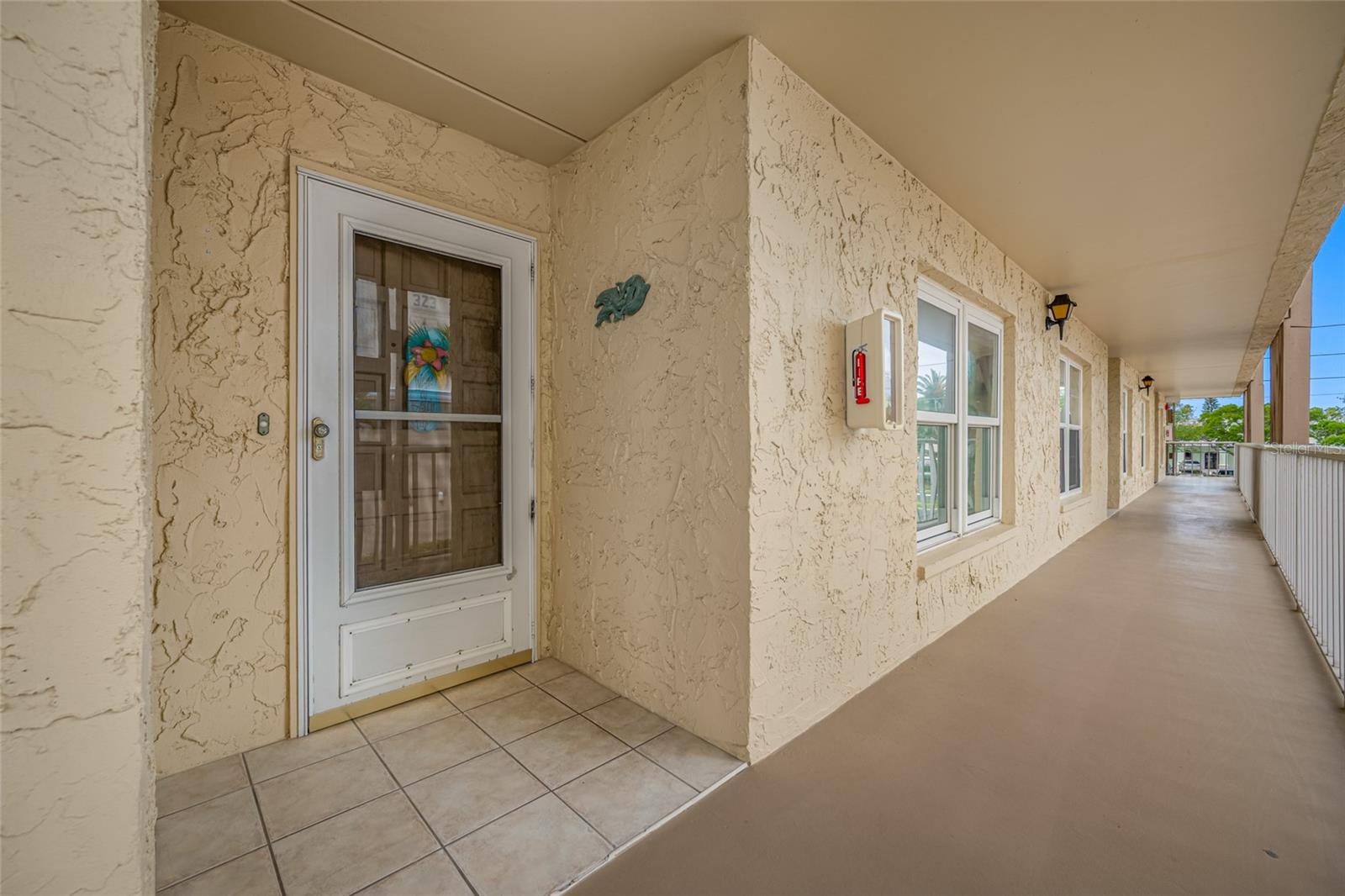 121 ISLAND WAY #323 — photo 2