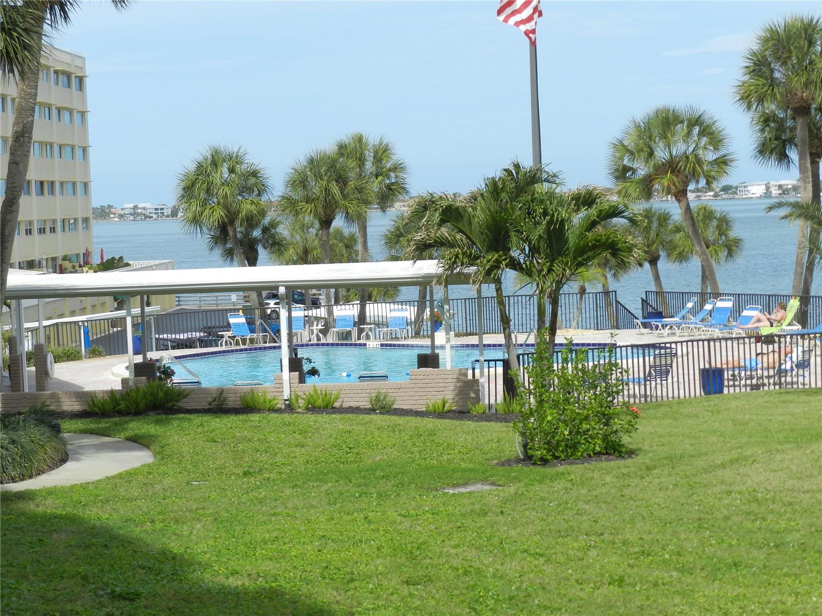 Home in BELLEAIR BLUFFS — photo 6