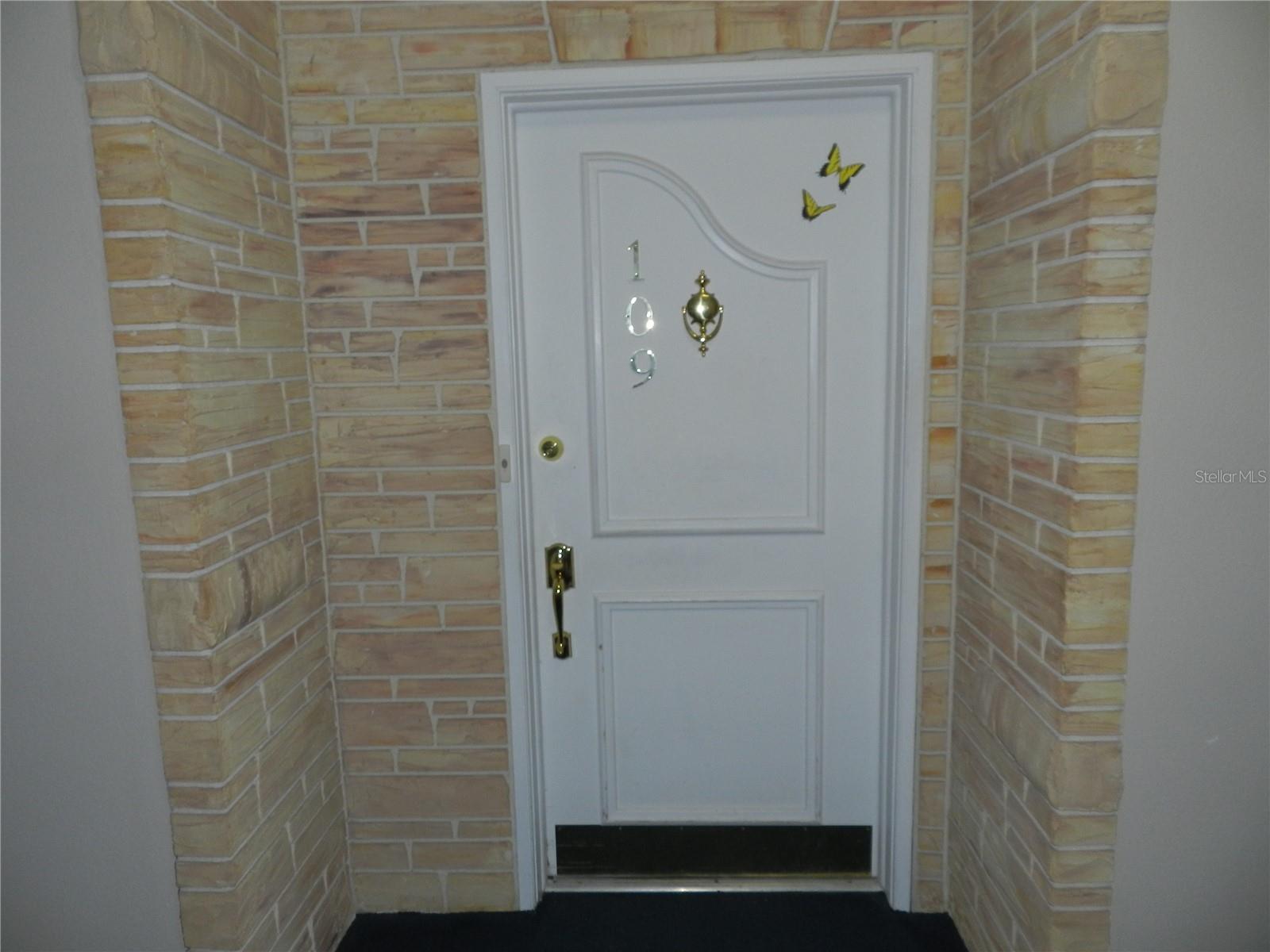 Home in BELLEAIR BLUFFS — photo 4