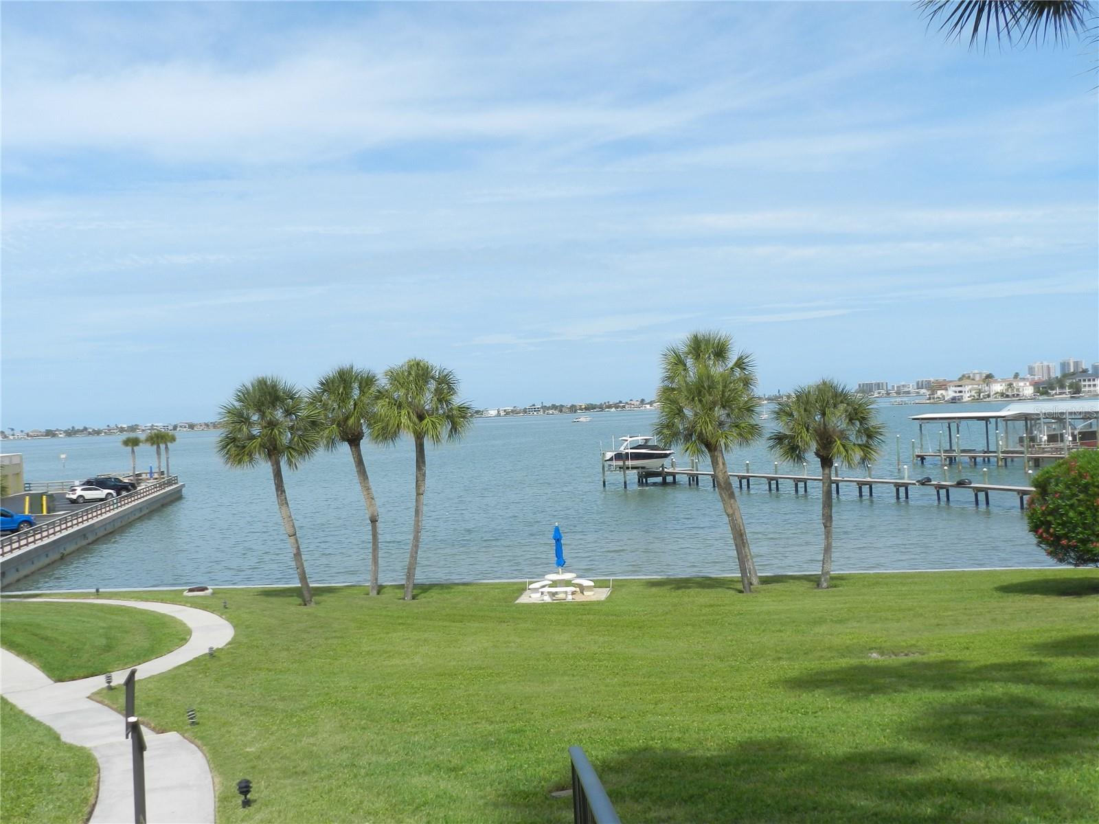 Home in BELLEAIR BLUFFS — photo 8