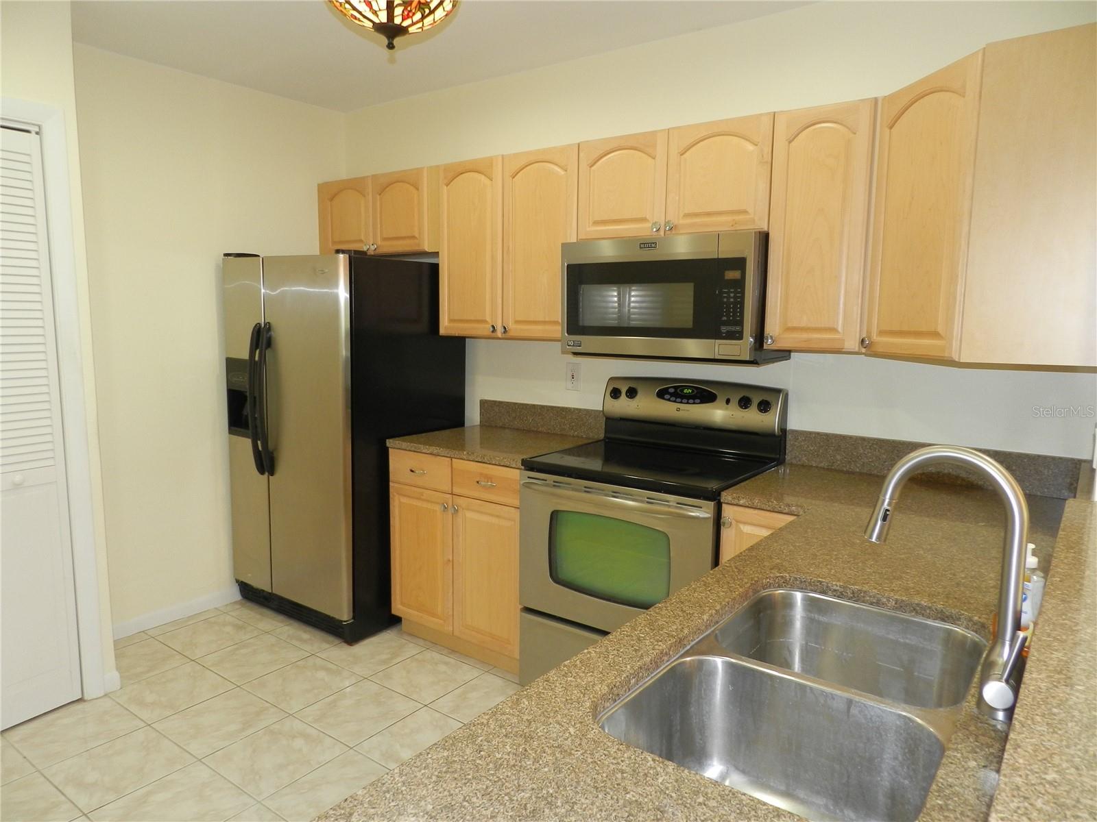Home in BELLEAIR BLUFFS — photo 12