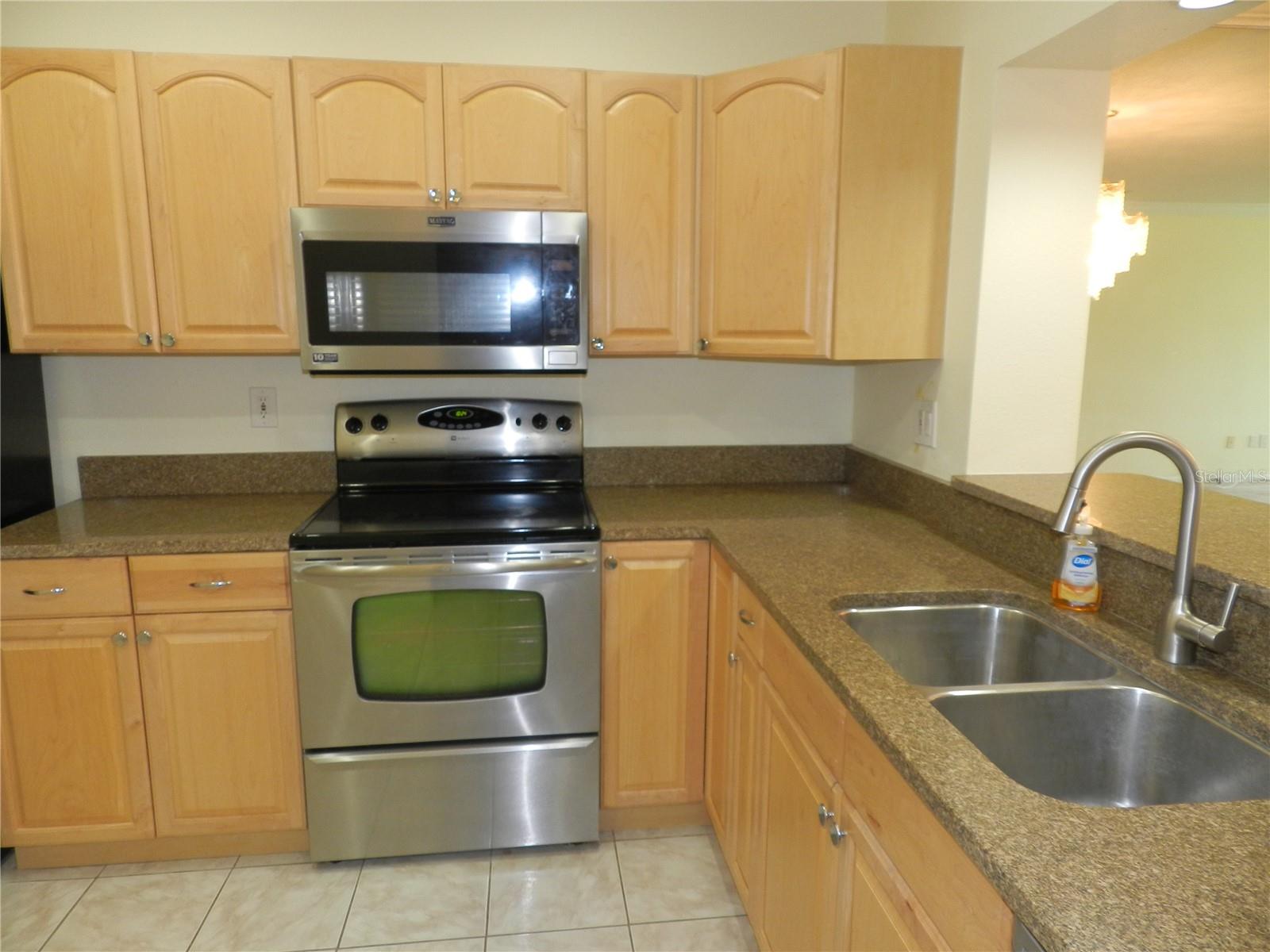 Home in BELLEAIR BLUFFS — photo 11
