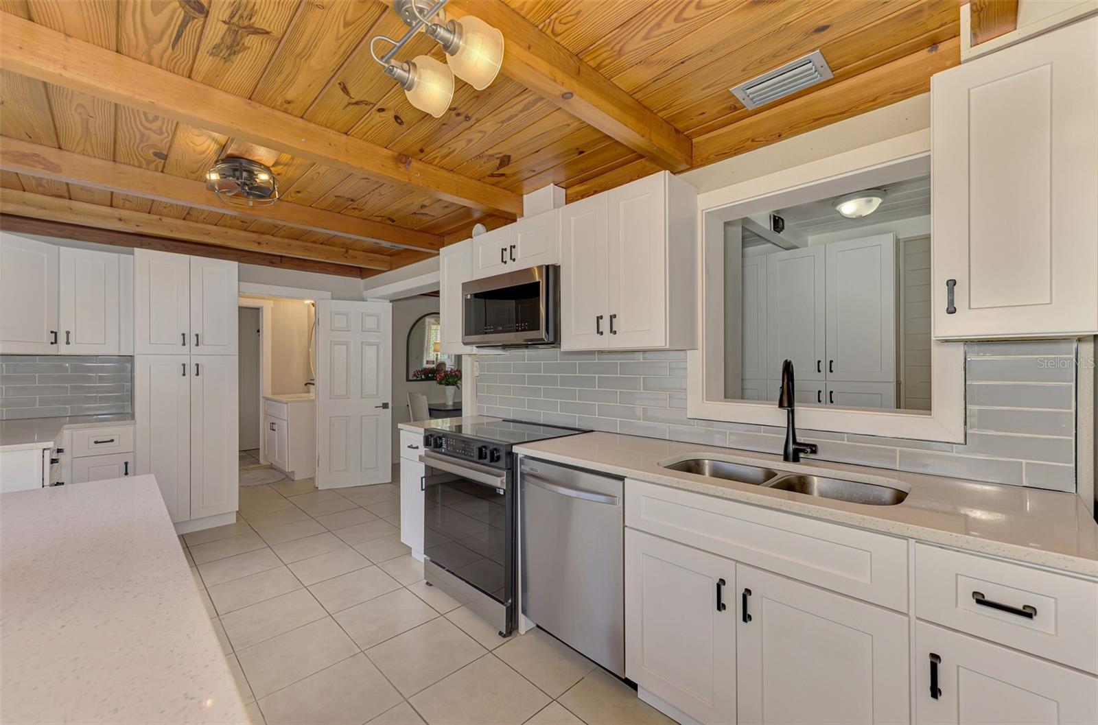 71 WINSON AVE — photo 9