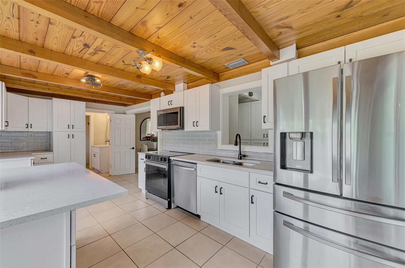 71 WINSON AVE — photo 11