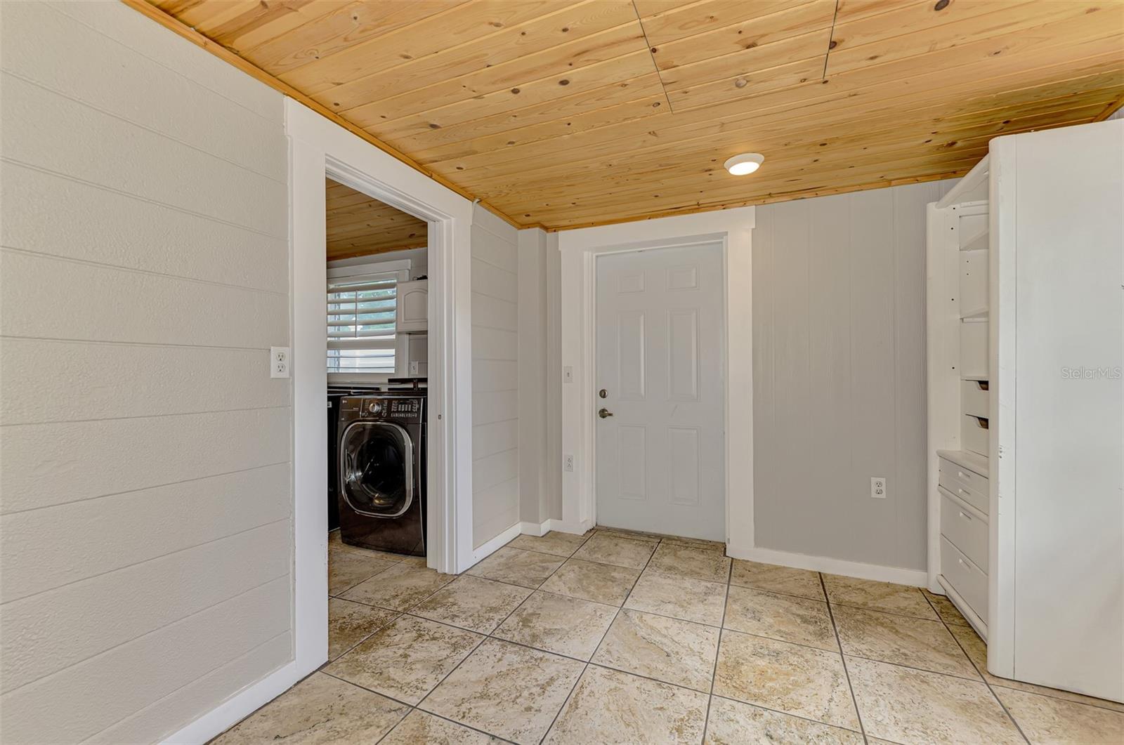 71 WINSON AVE — photo 30