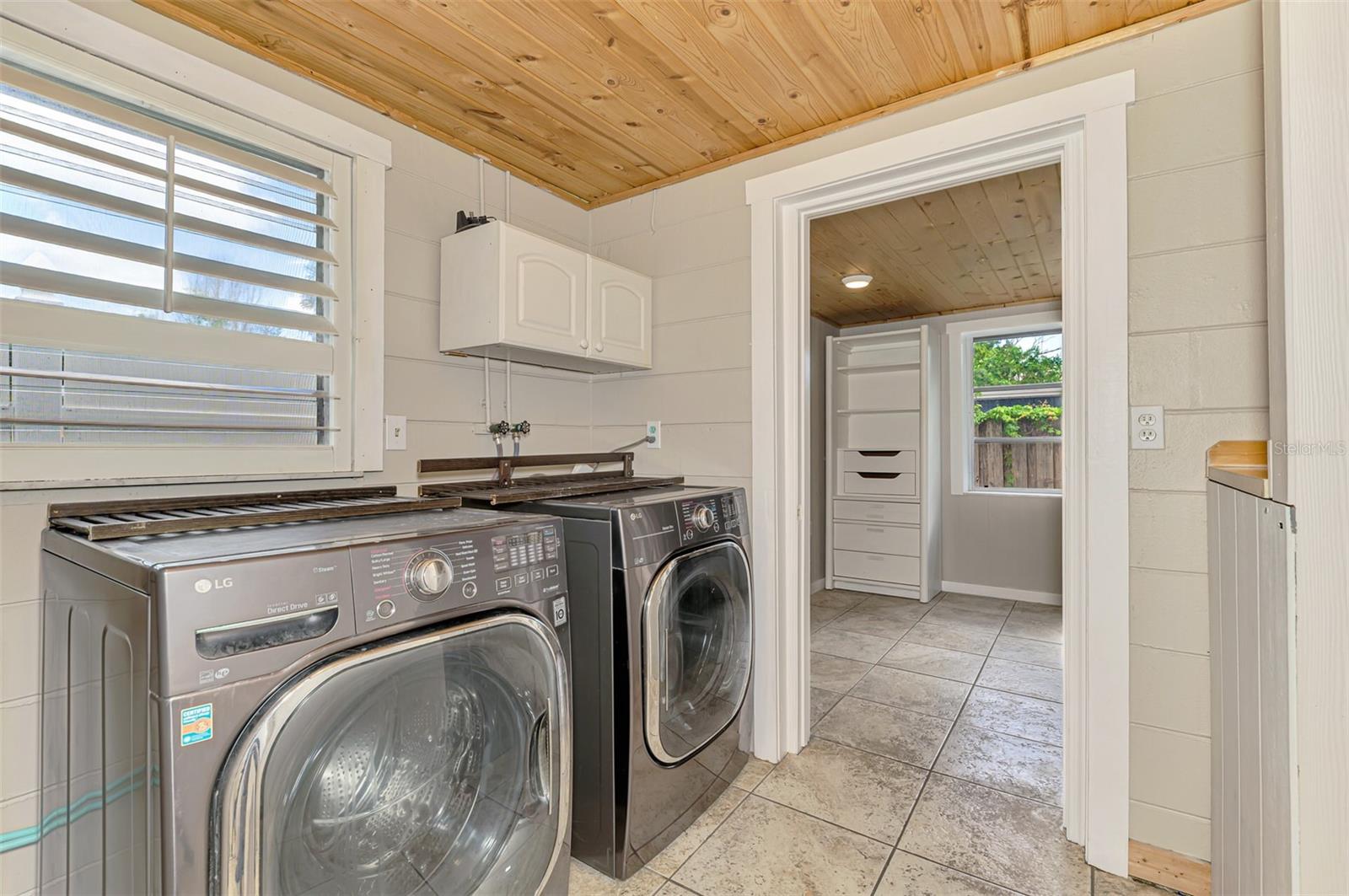 71 WINSON AVE — photo 35