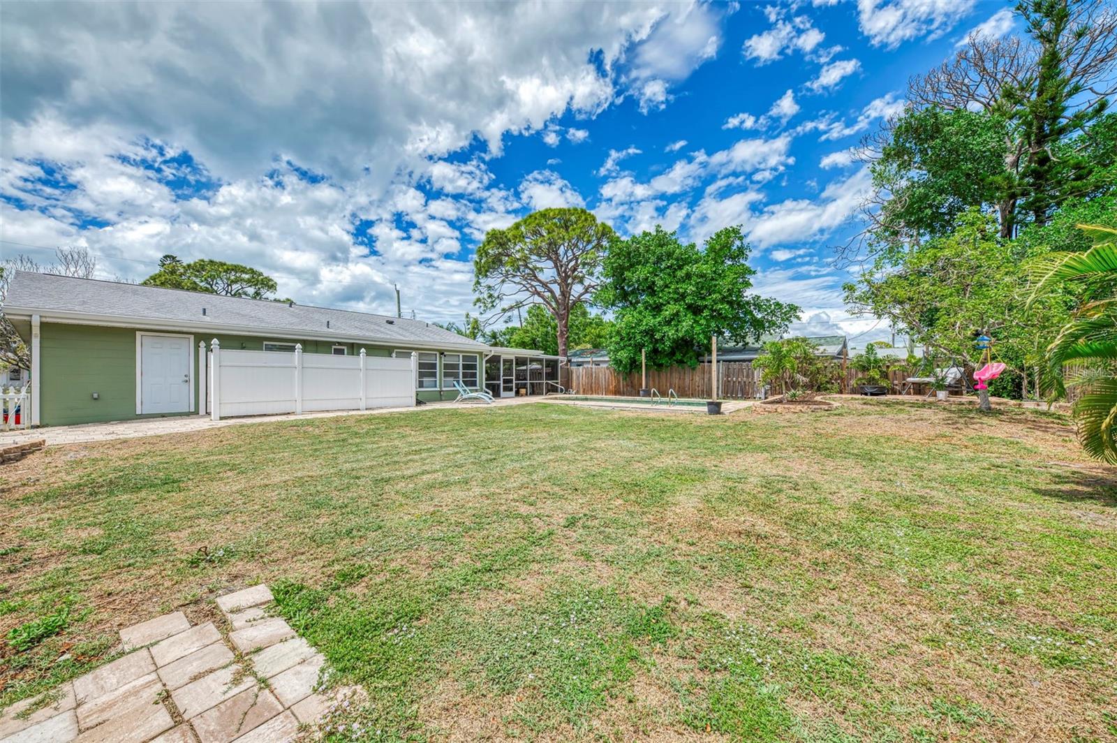 71 WINSON AVE — photo 42