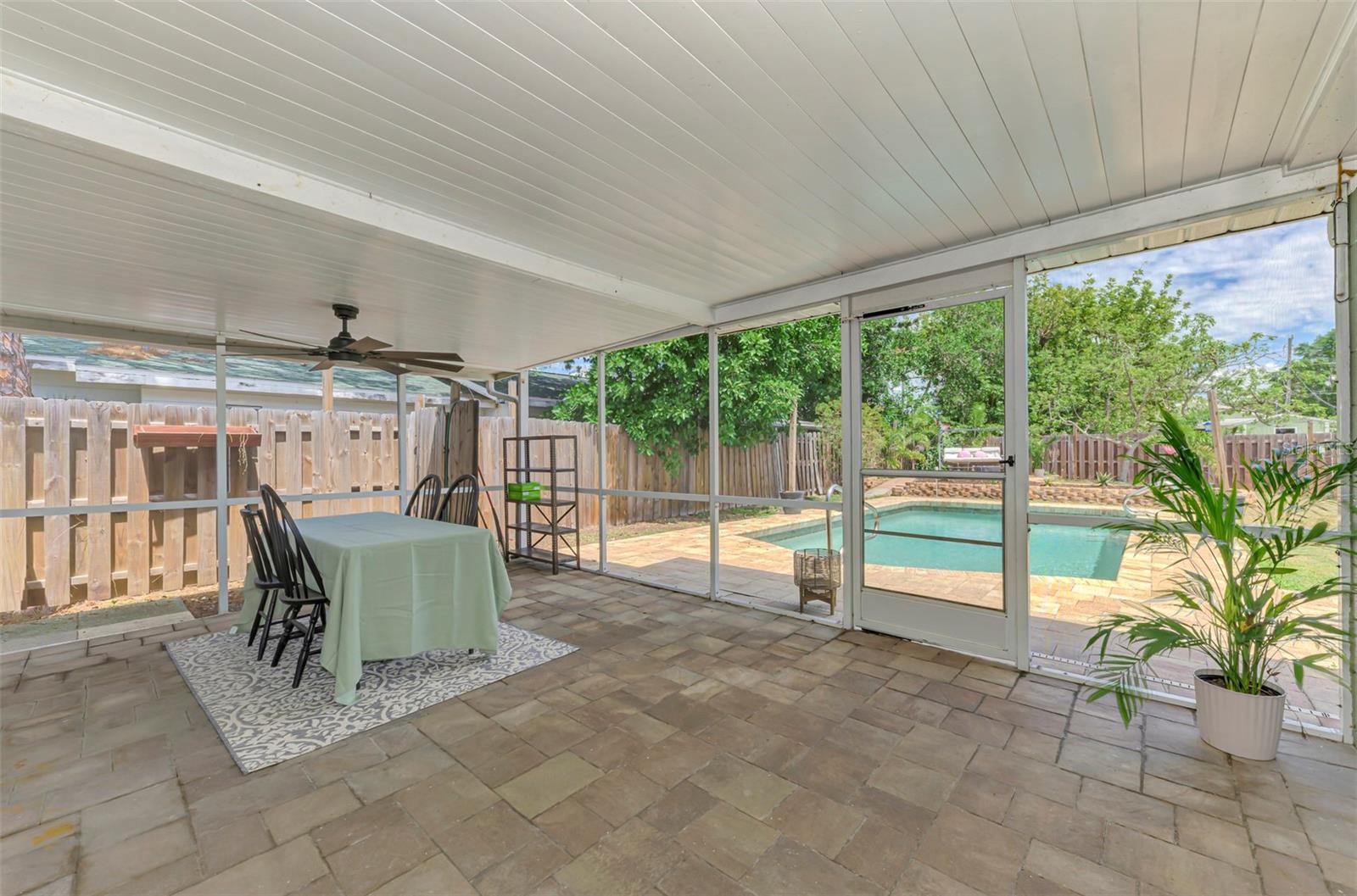 71 WINSON AVE — photo 4