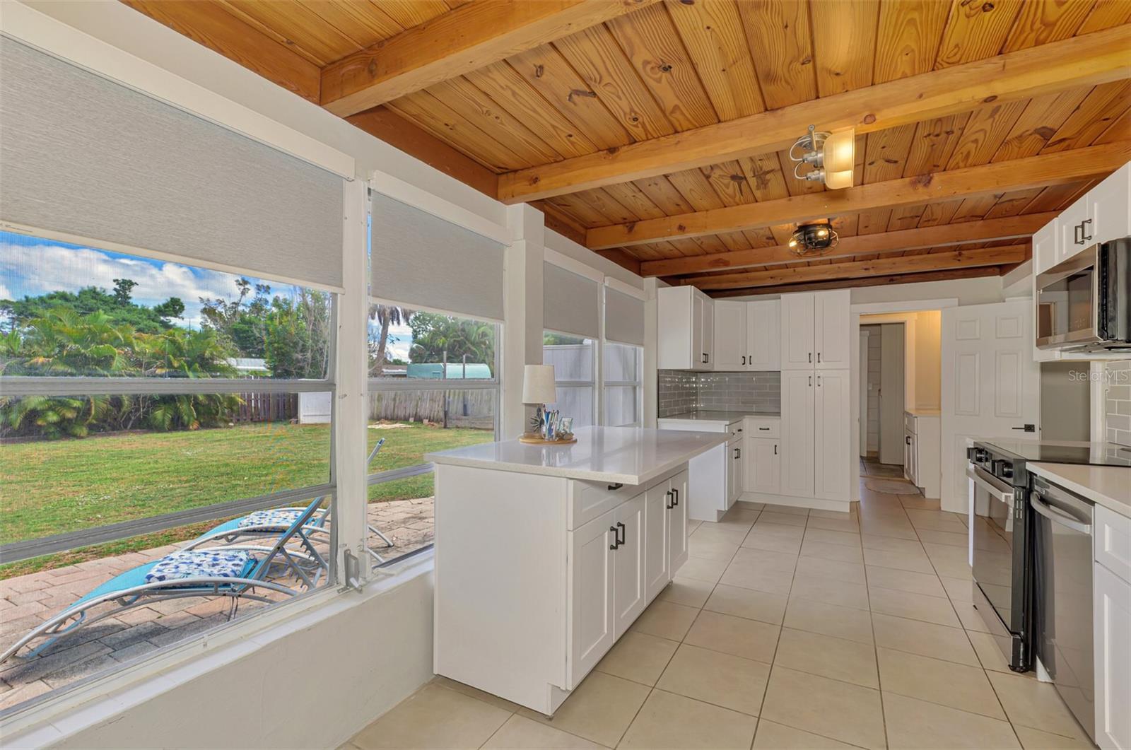 71 WINSON AVE — photo 10