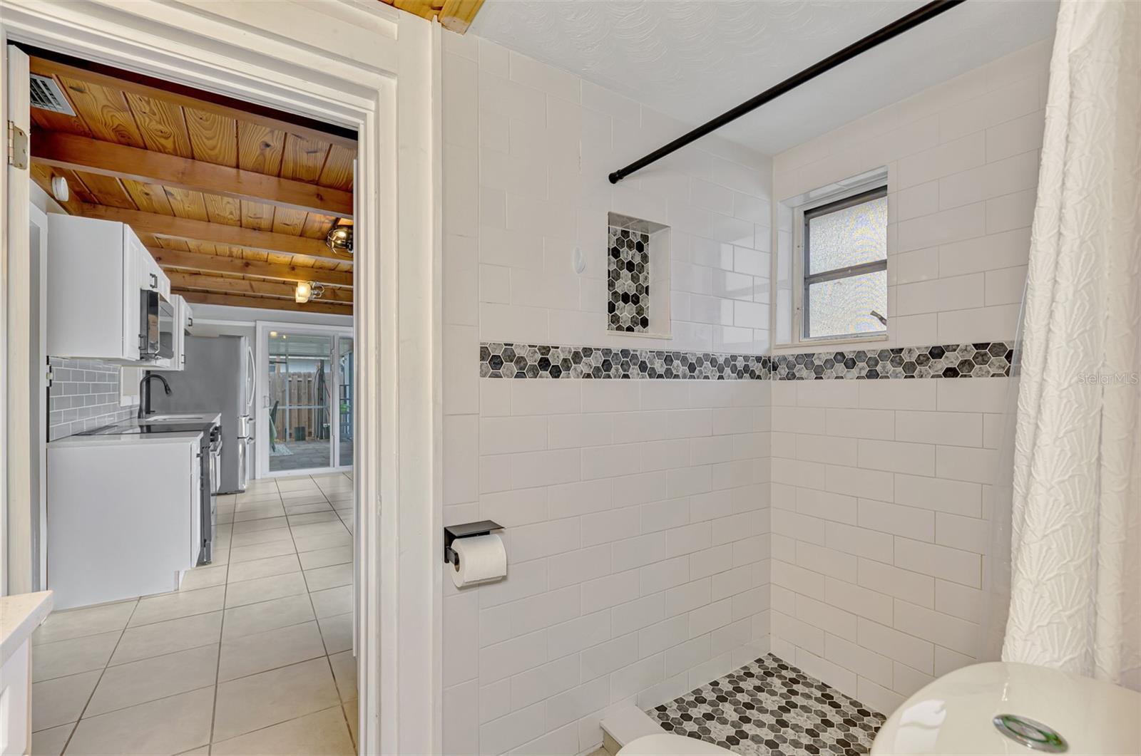 71 WINSON AVE — photo 32